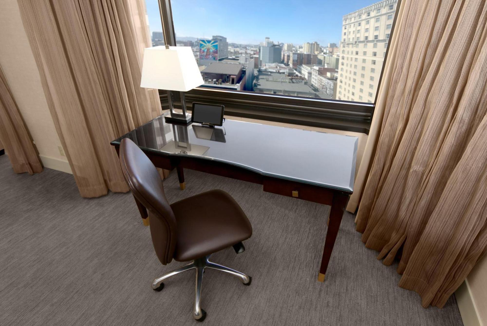 Junior King Suite Seating Area