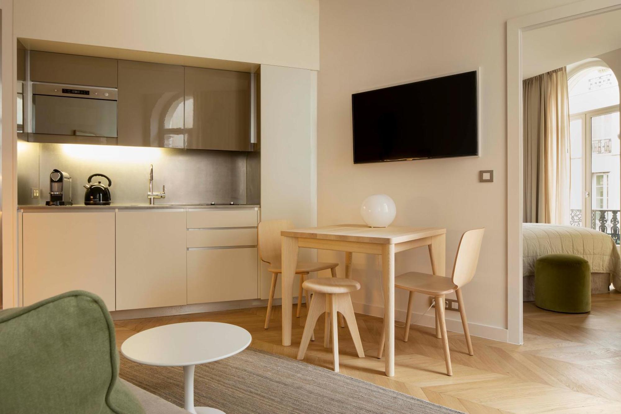 Deluxe Apartment