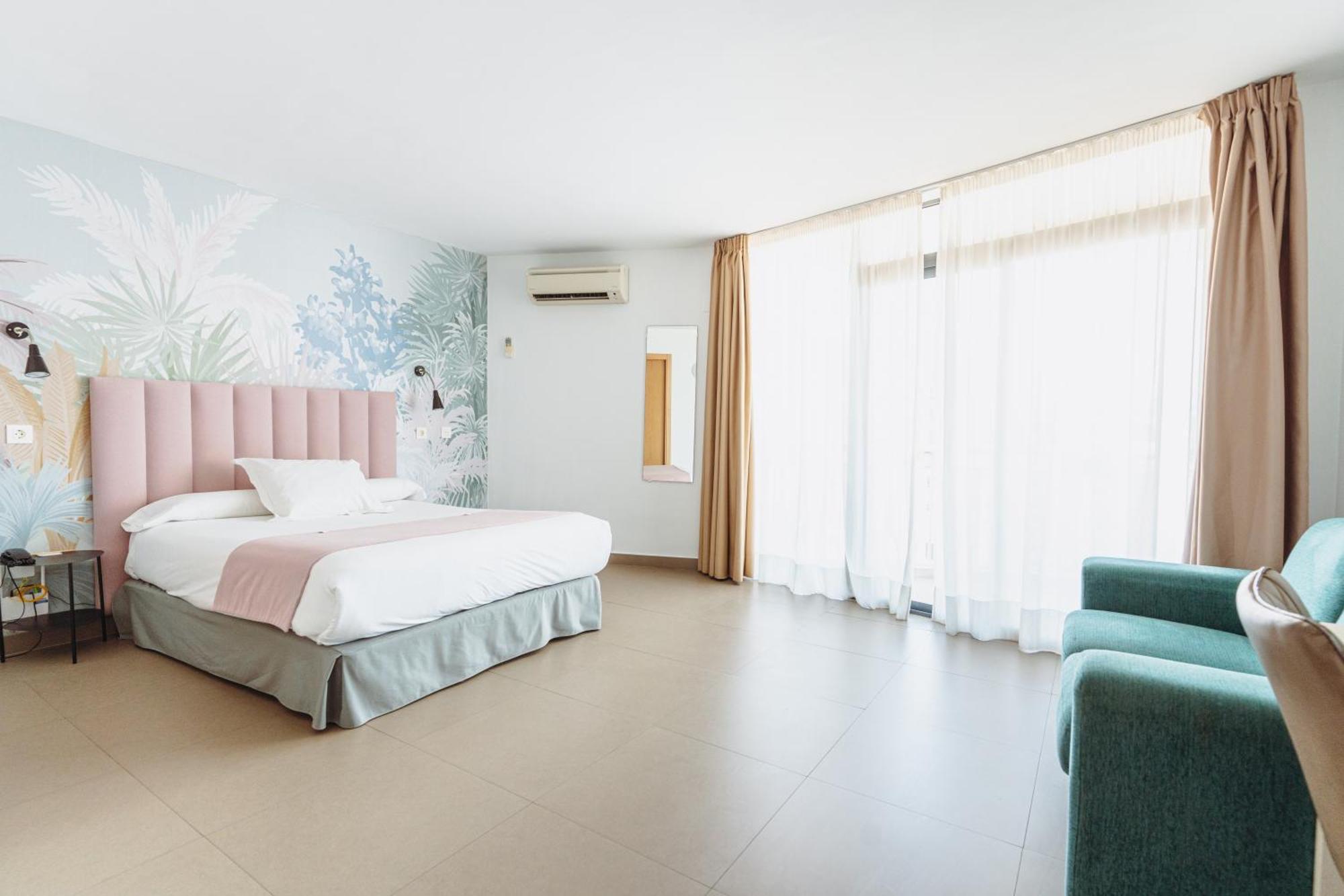 Deluxe Double or Twin Room with Sea View