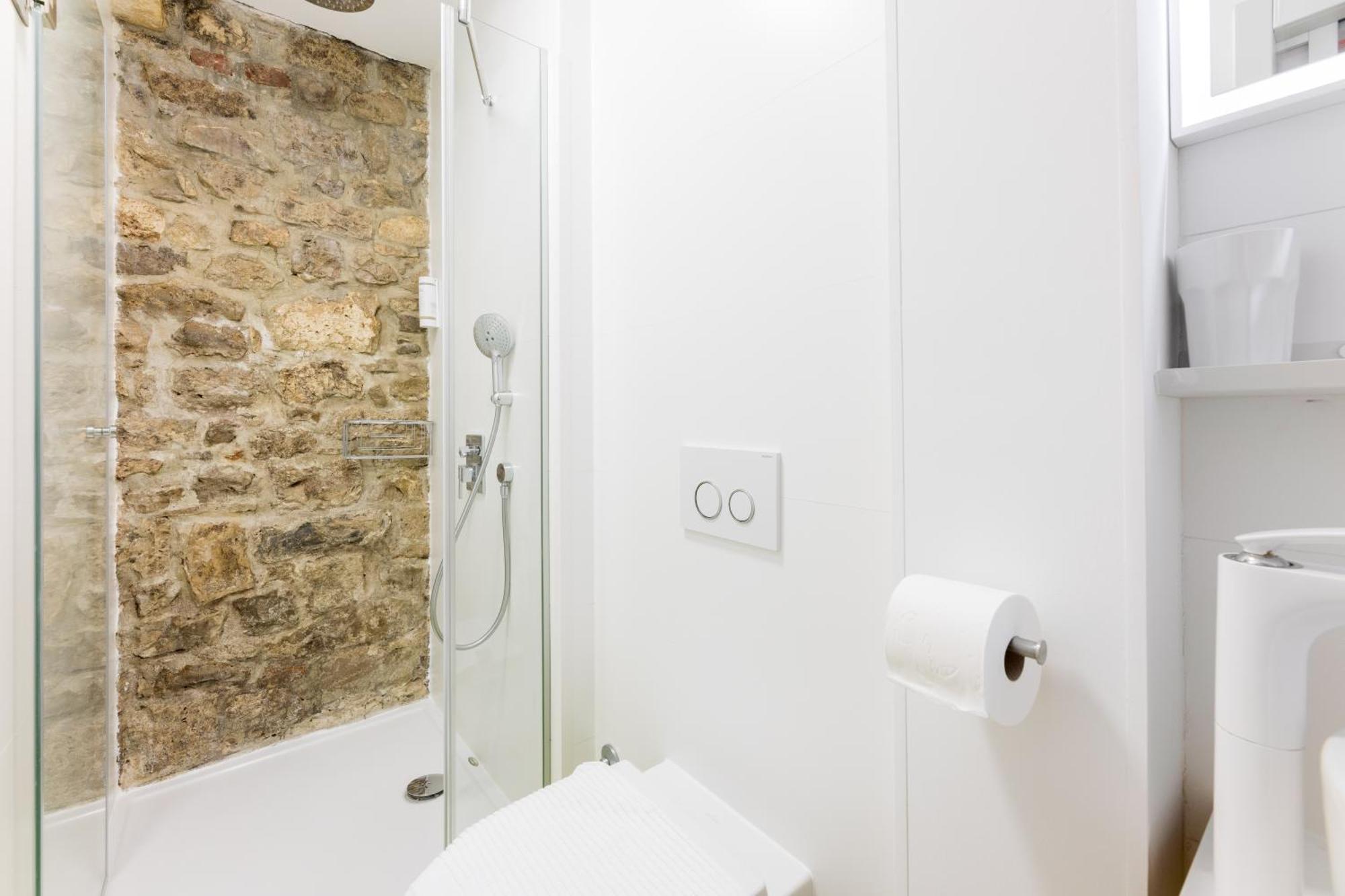 Double Room with Street View
