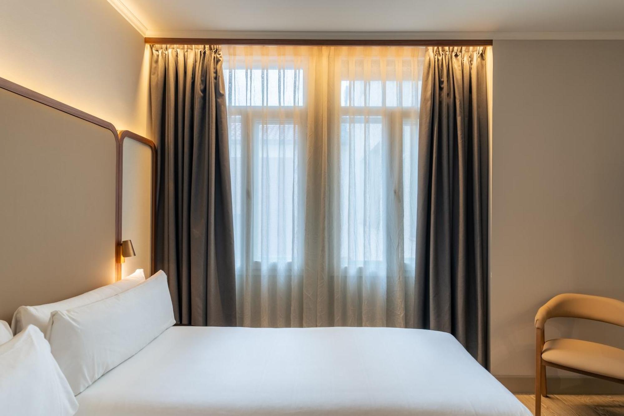Double or Twin Room (1-2 Adults)