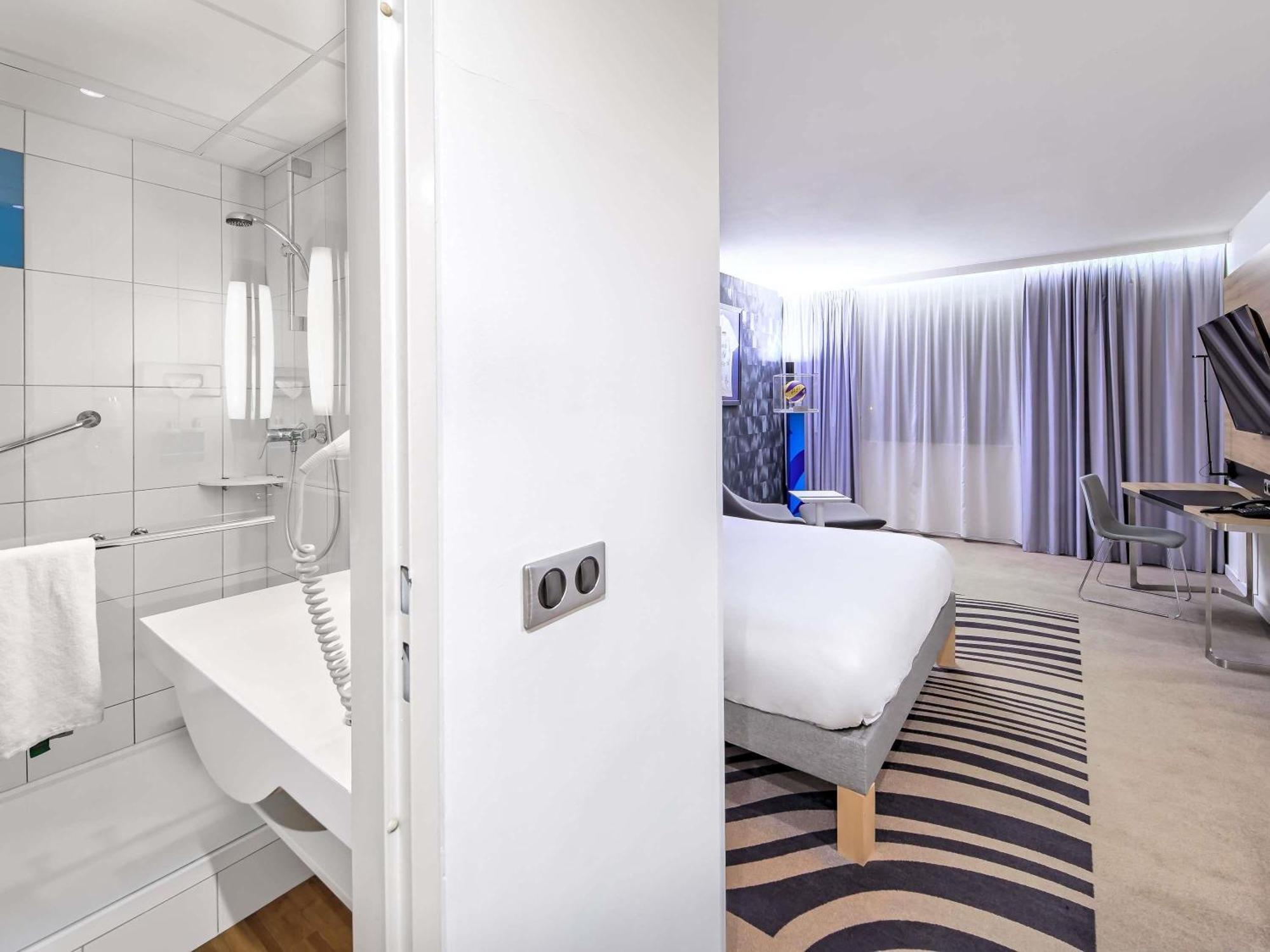 Standard Queen Room