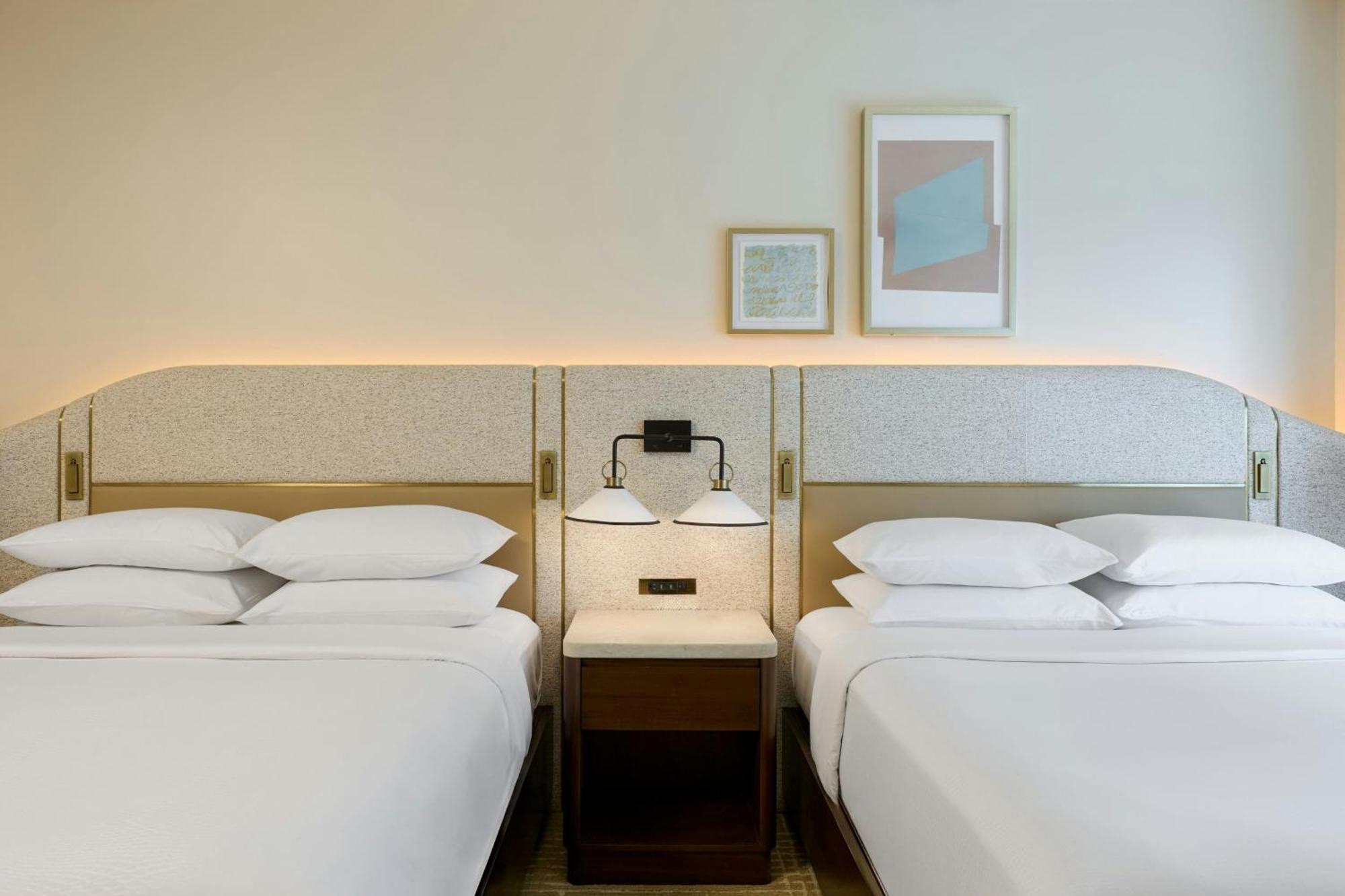 Queen Room - Executive Lounge Access