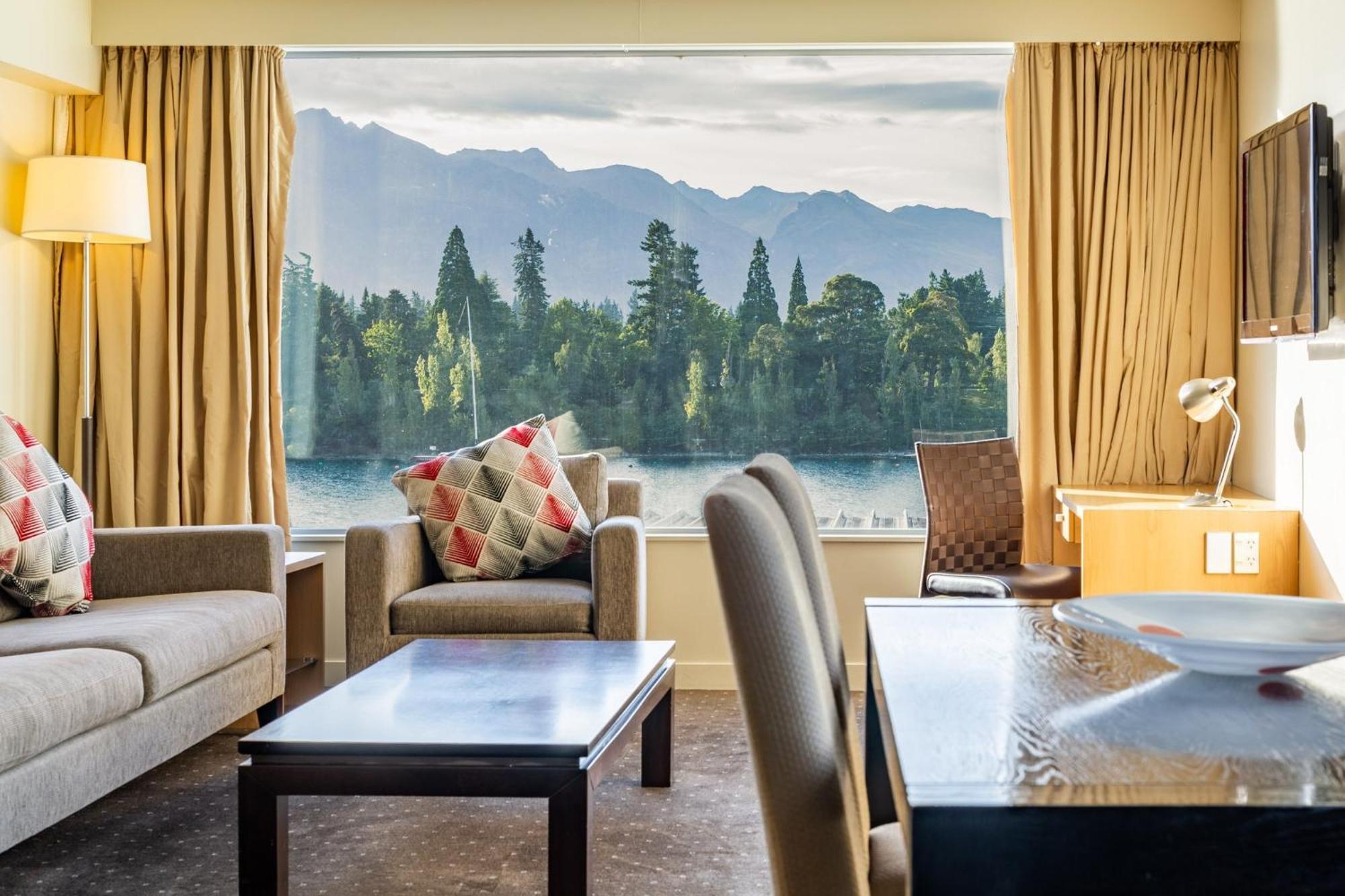 One-Bedroom King Suite with Lake View