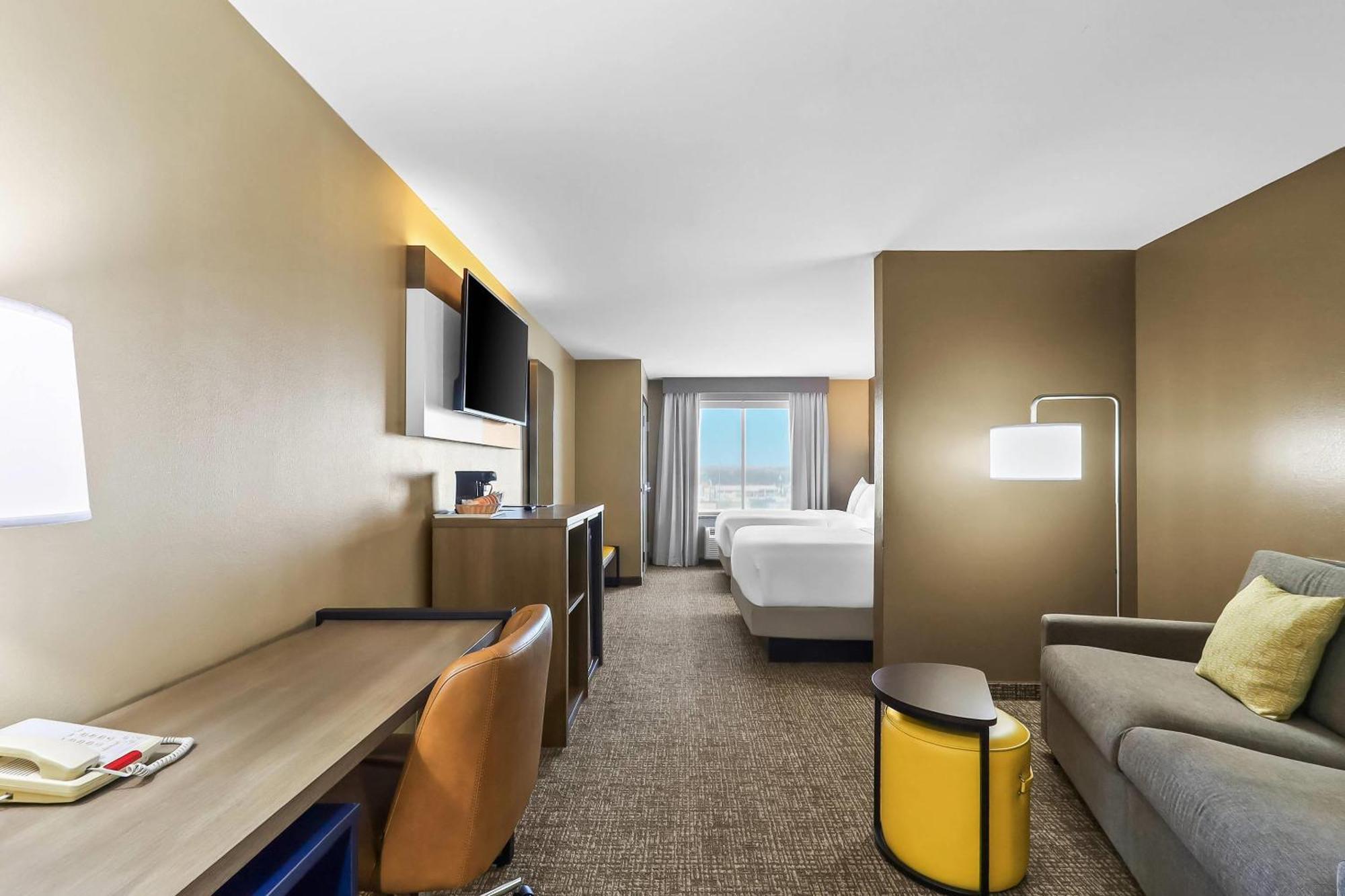 Queen Suite with Two Queen Beds