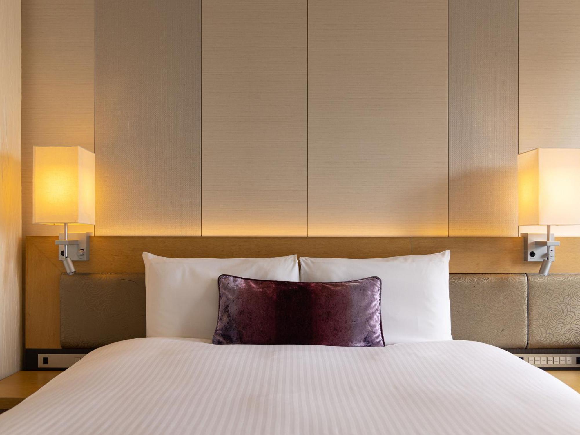 Superior Double Room - River View with Lounge Access - Non-Smoking