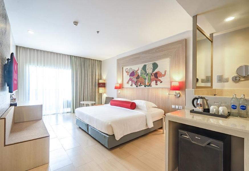 Deluxe King Room with City View