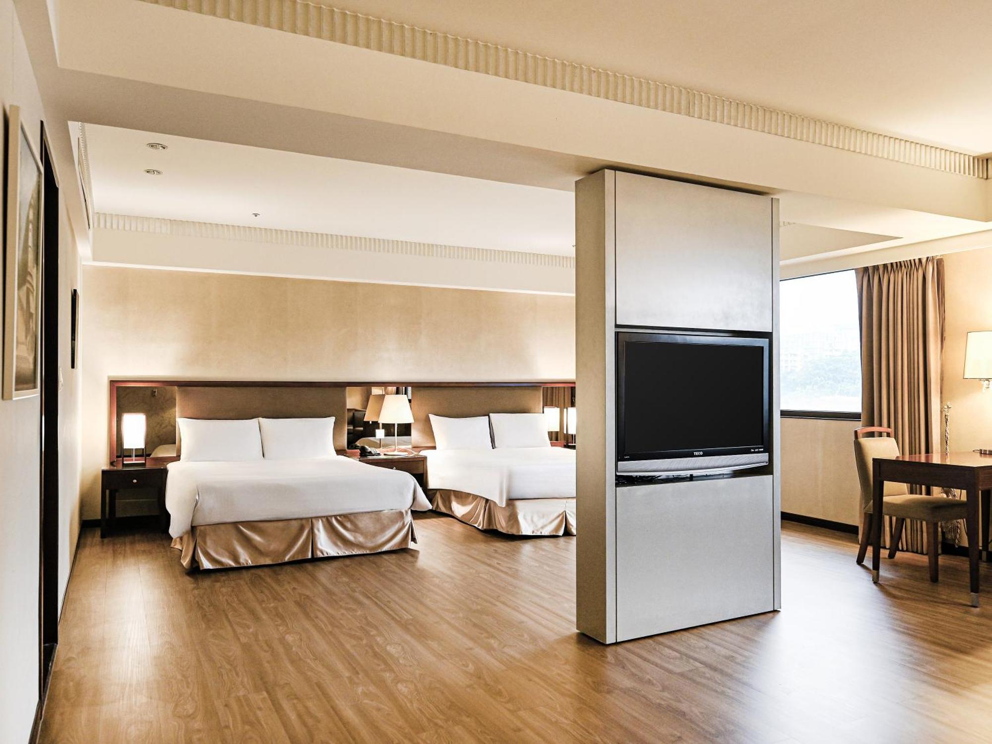 Deluxe Family Suite