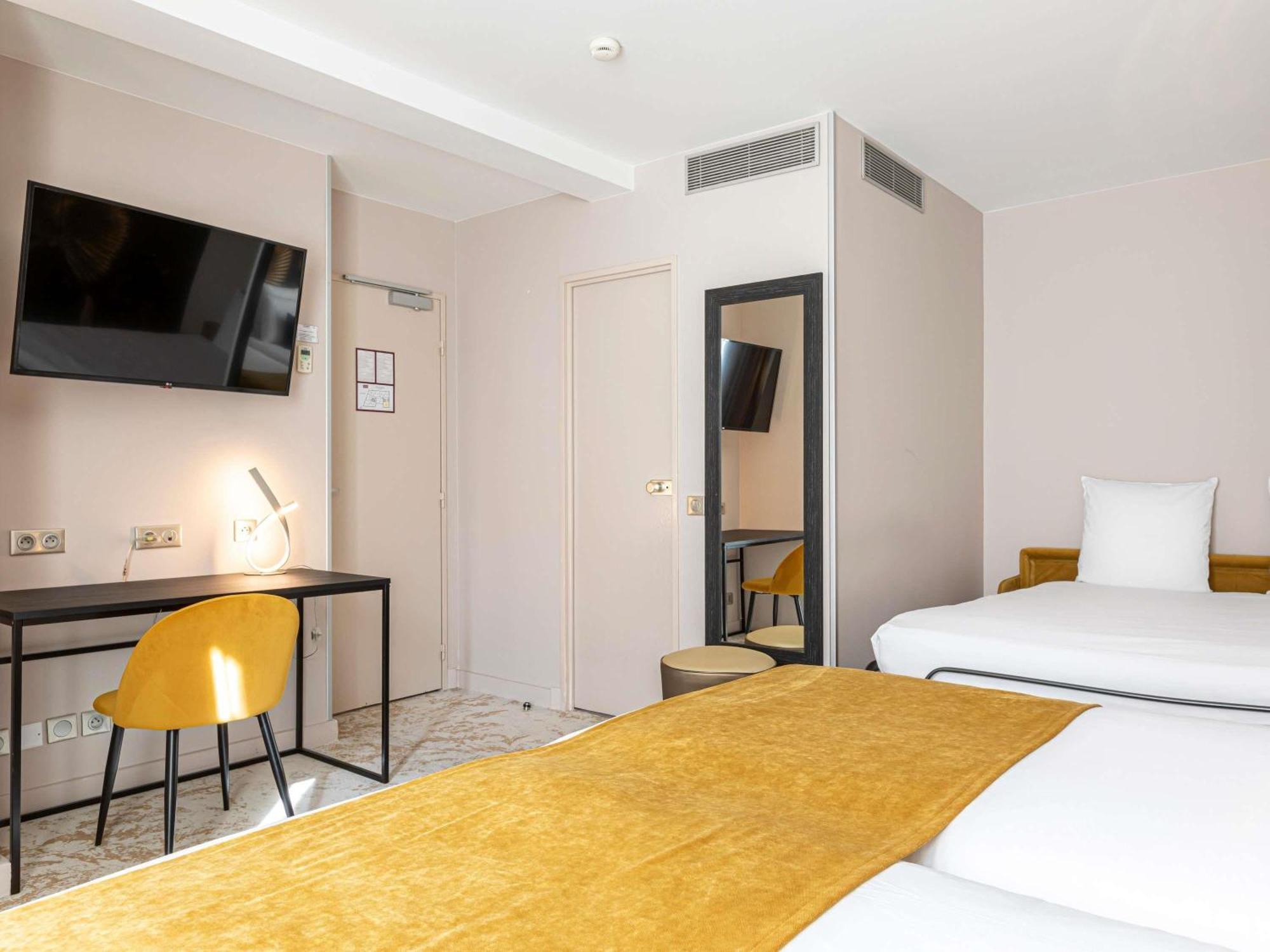 Classic Room Three Single Beds