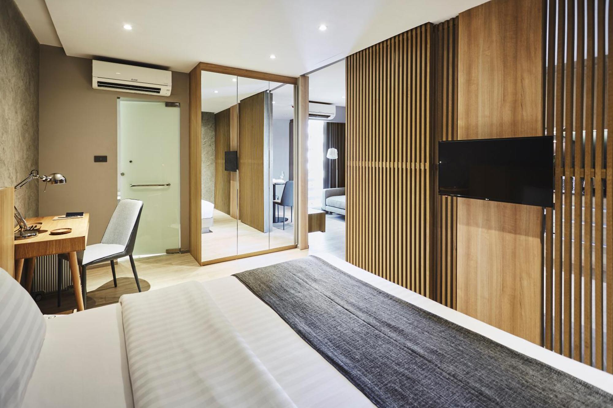 Studio Apartment