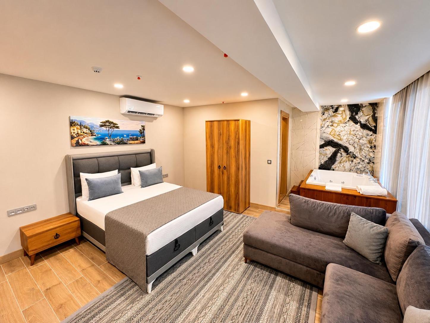 King Suite with Spa Bath