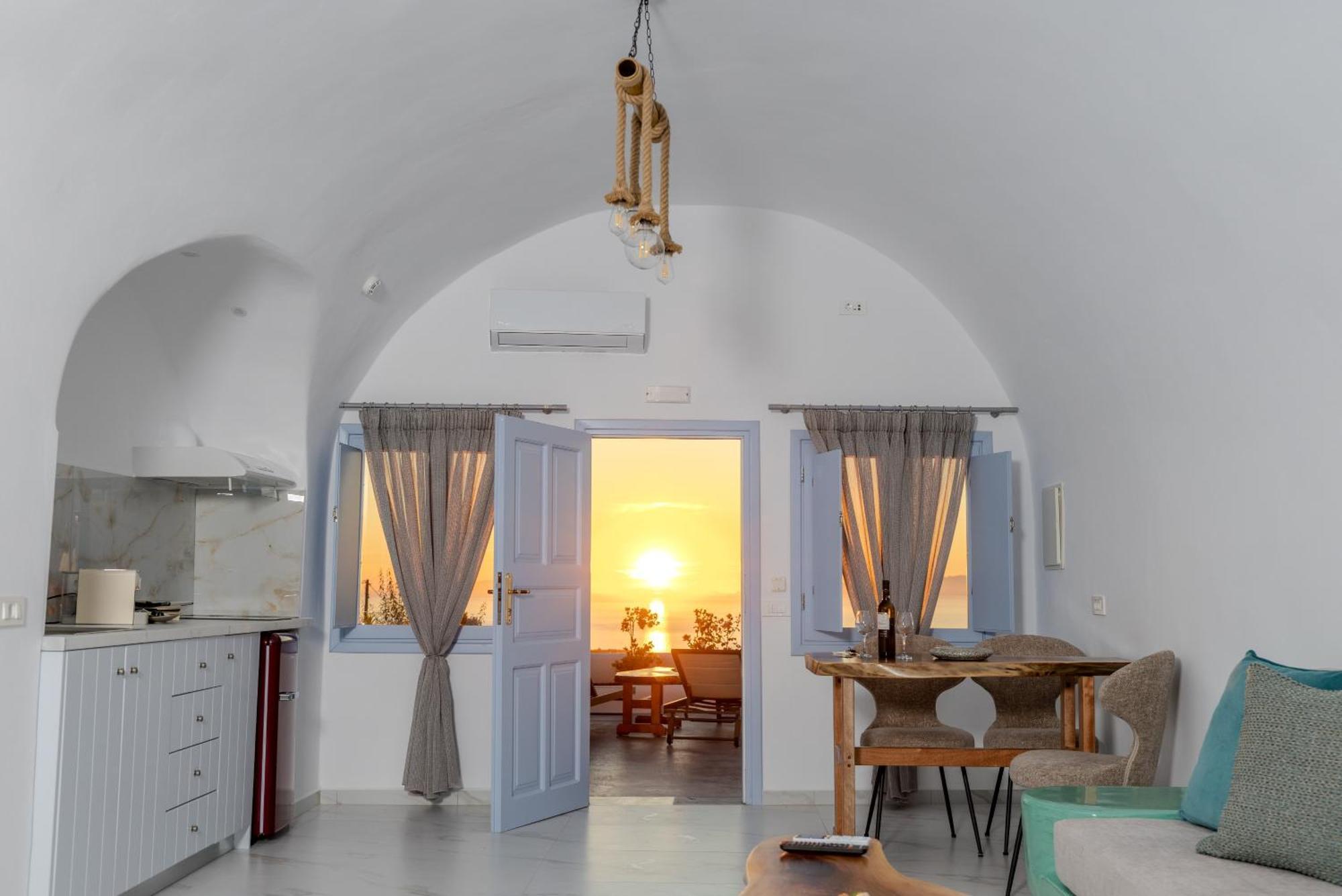 Imperial Cave Villa with Heated & Jetted Plunge Pool Sea & Sunset View