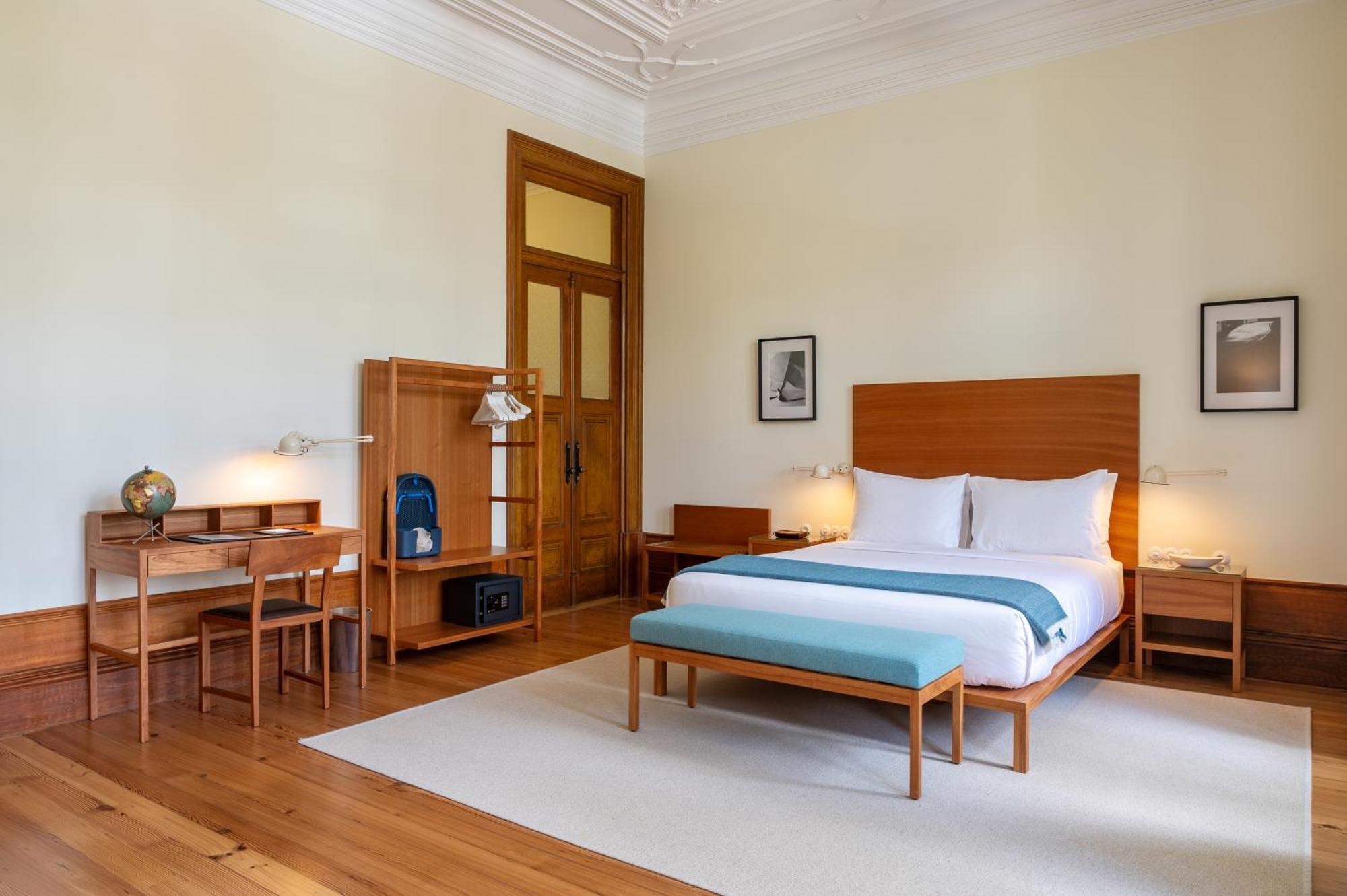 Deluxe Double Room with Balcony and Garden View