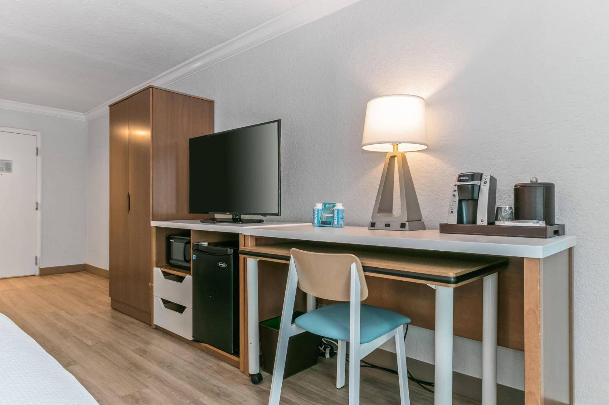 Superior Queen Suite with Two Queen Beds - Accessible/Non-Smoking