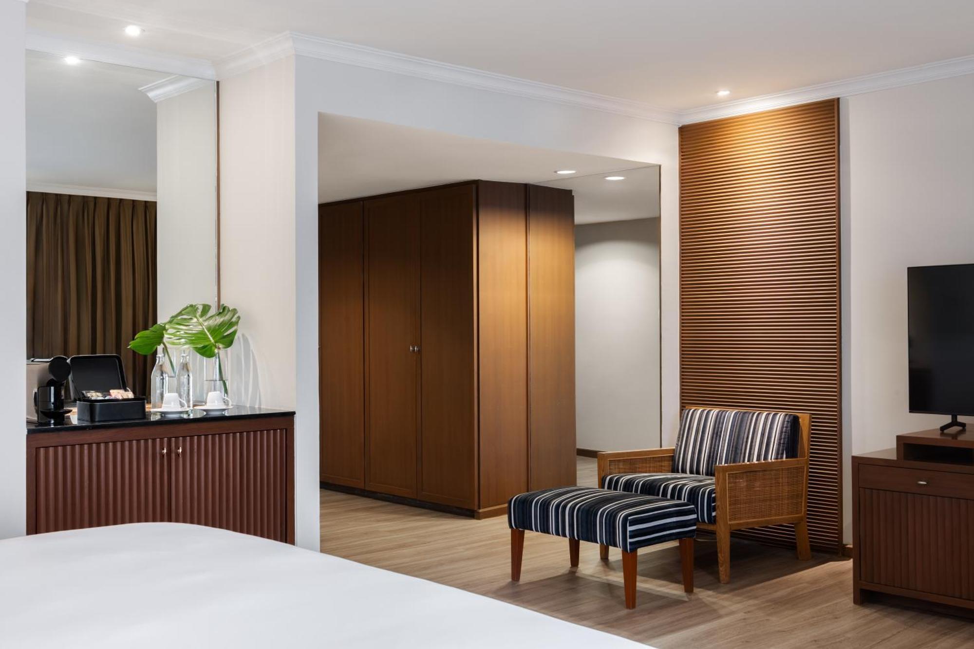 Junior Suite Twin with Exclusive Benefits