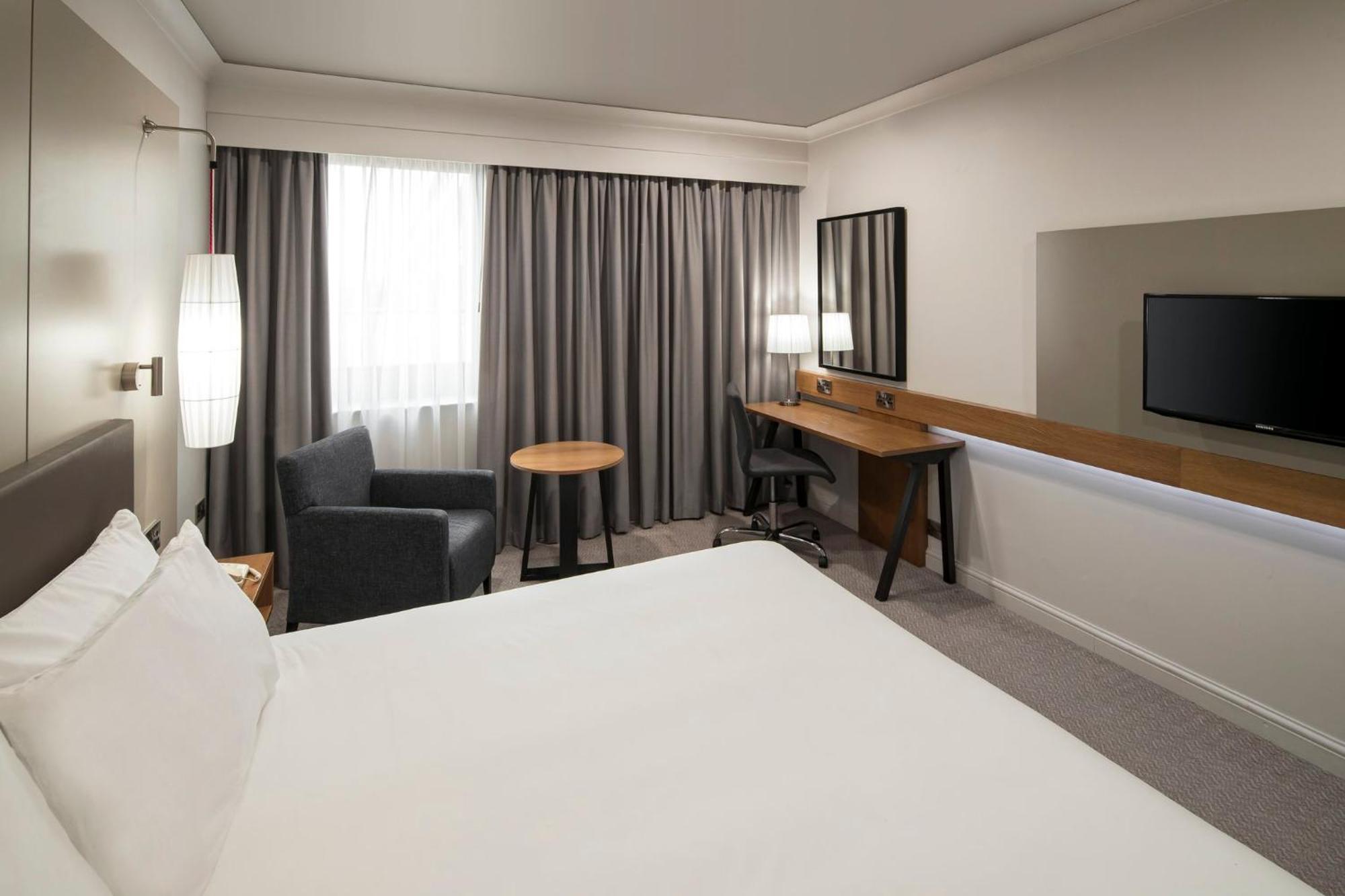 Premium King Room with Stratford View - Lounge Access