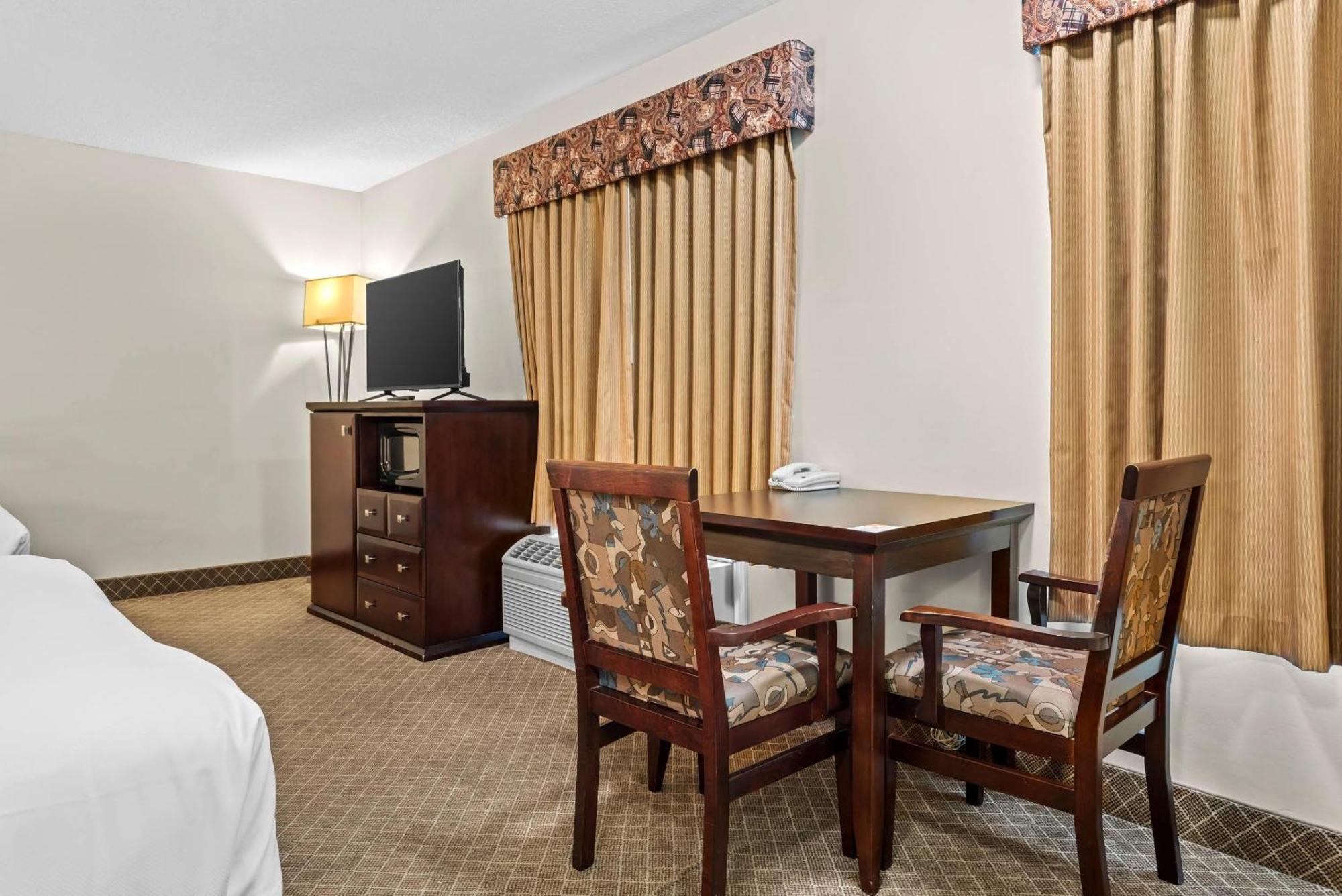 Standard Queen Room Two Queen Beds Non-Smoking
