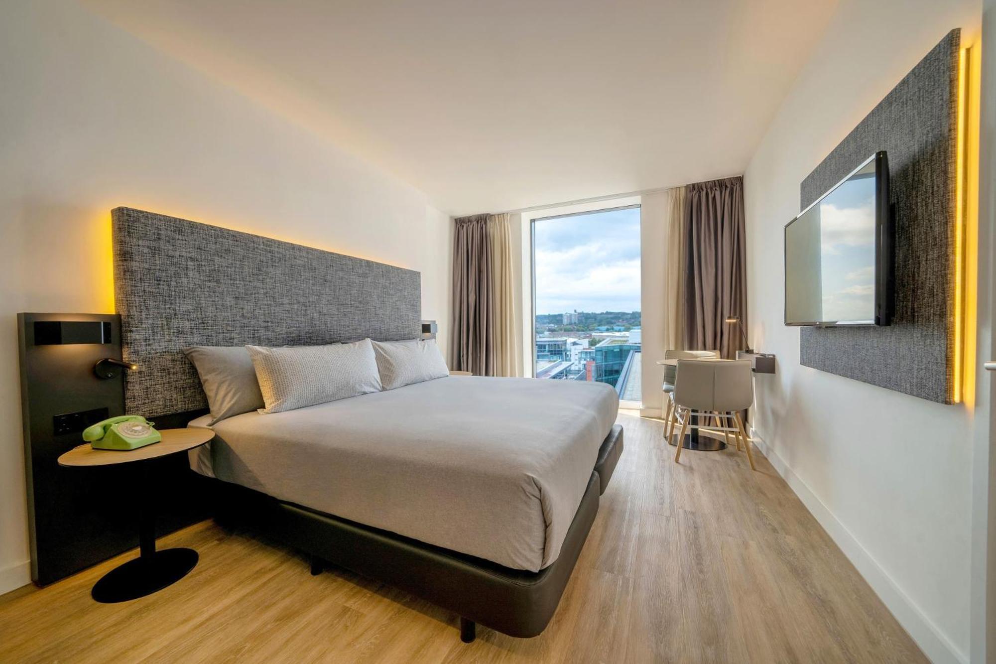Interconnecting Innside Room