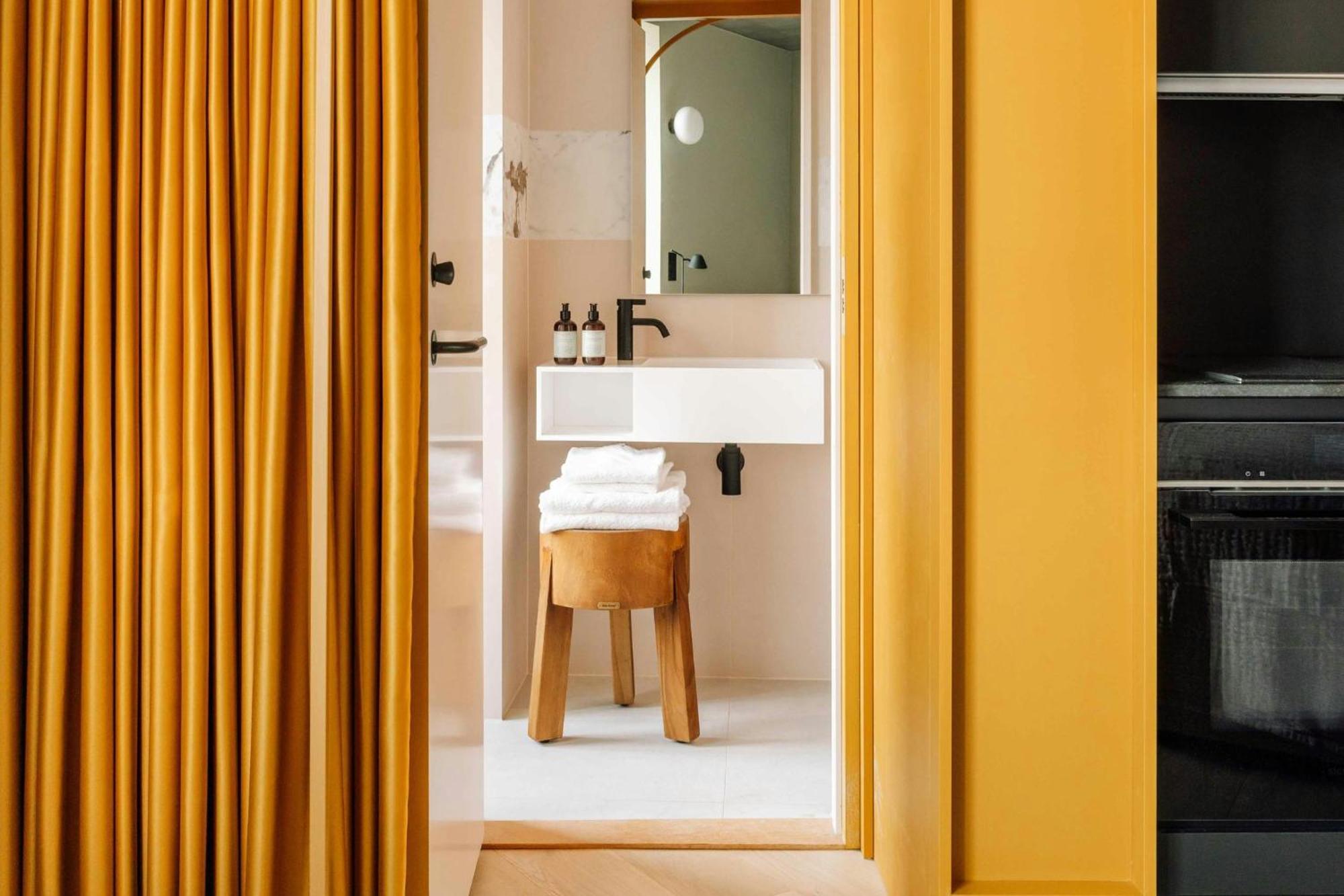 One Bedroom Suite with Harbour View