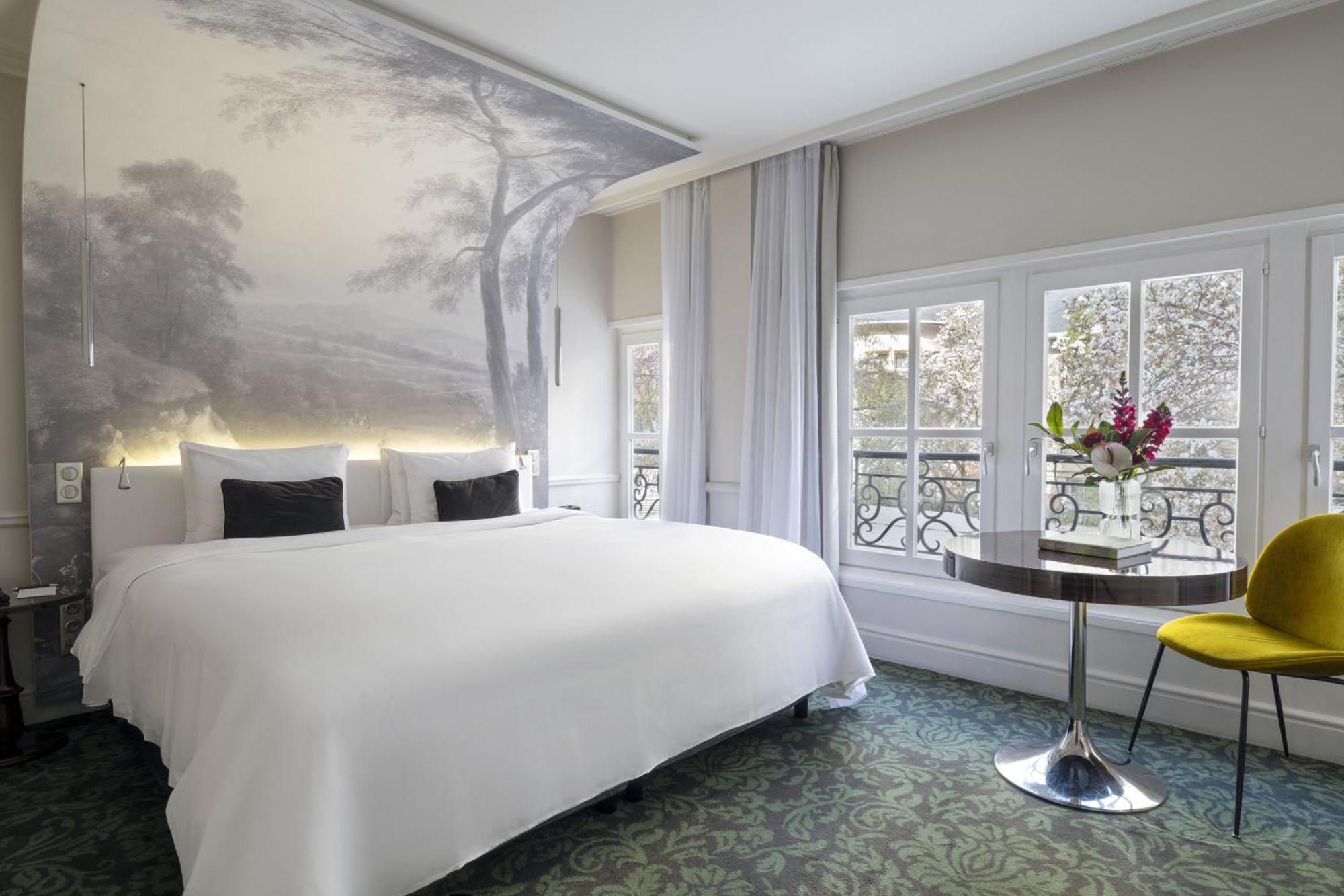 Deluxe King Room Garden View