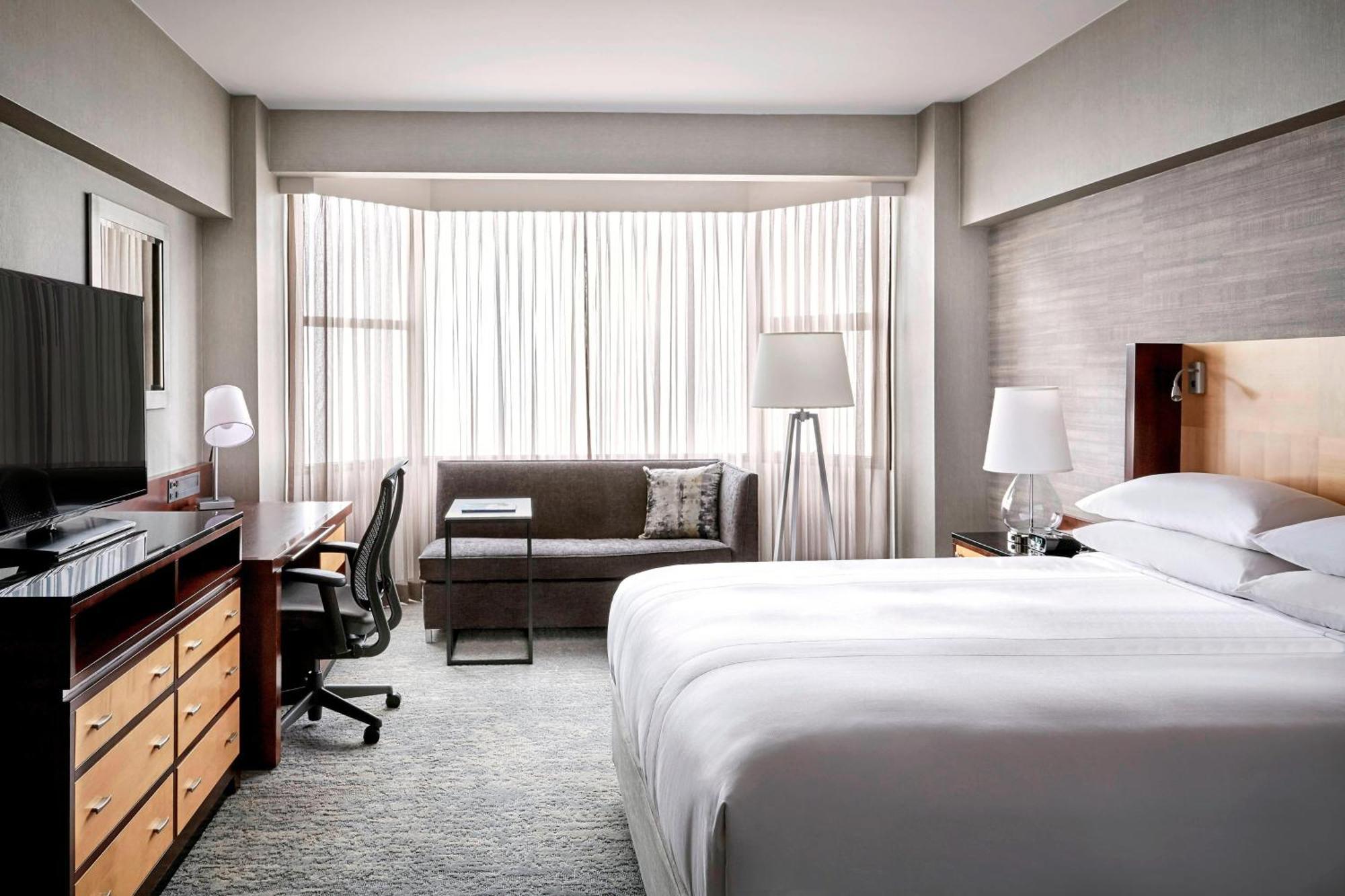 Club King Room Limited View Top Floor