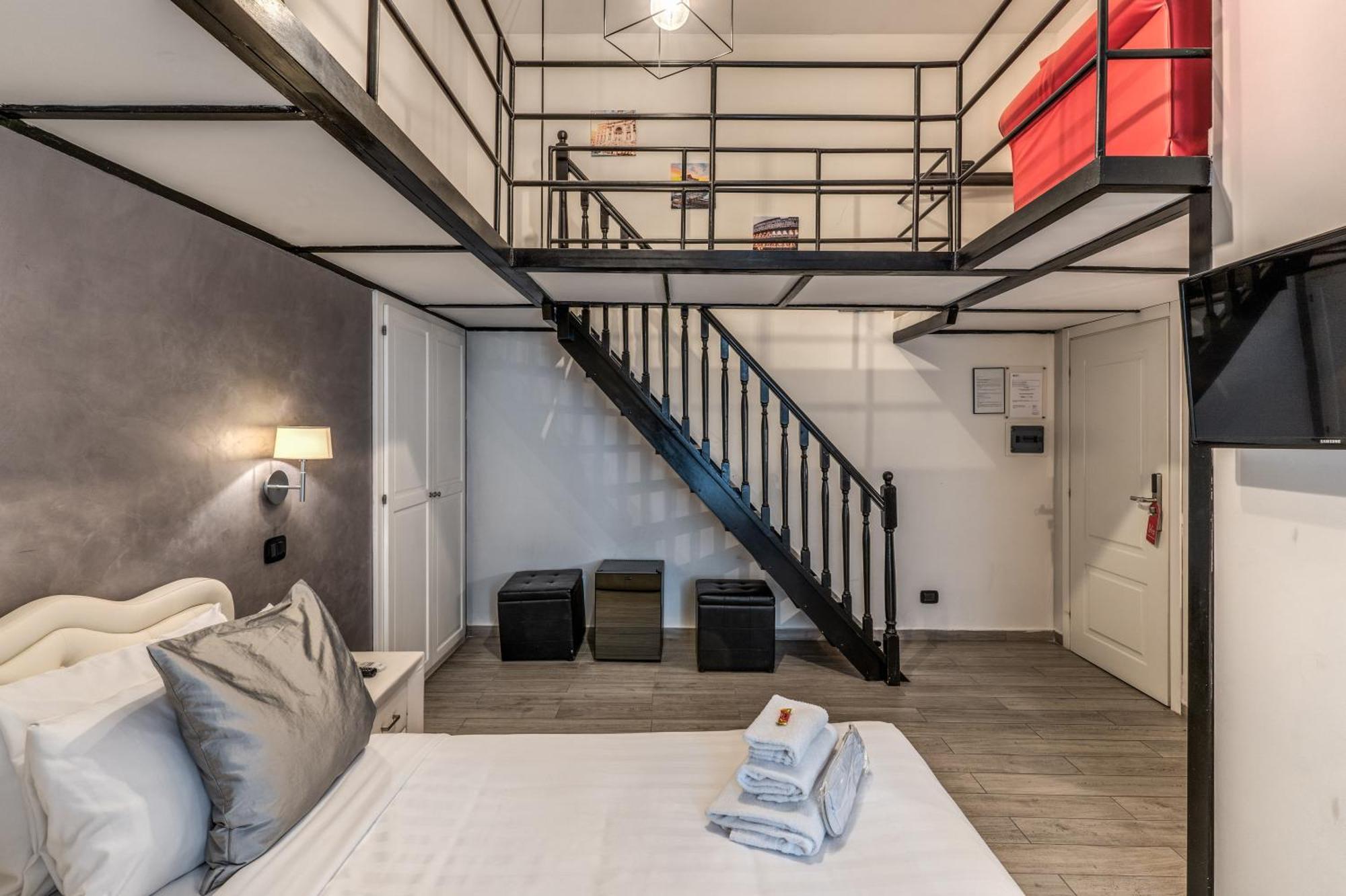 Triple Room - Mezzanine