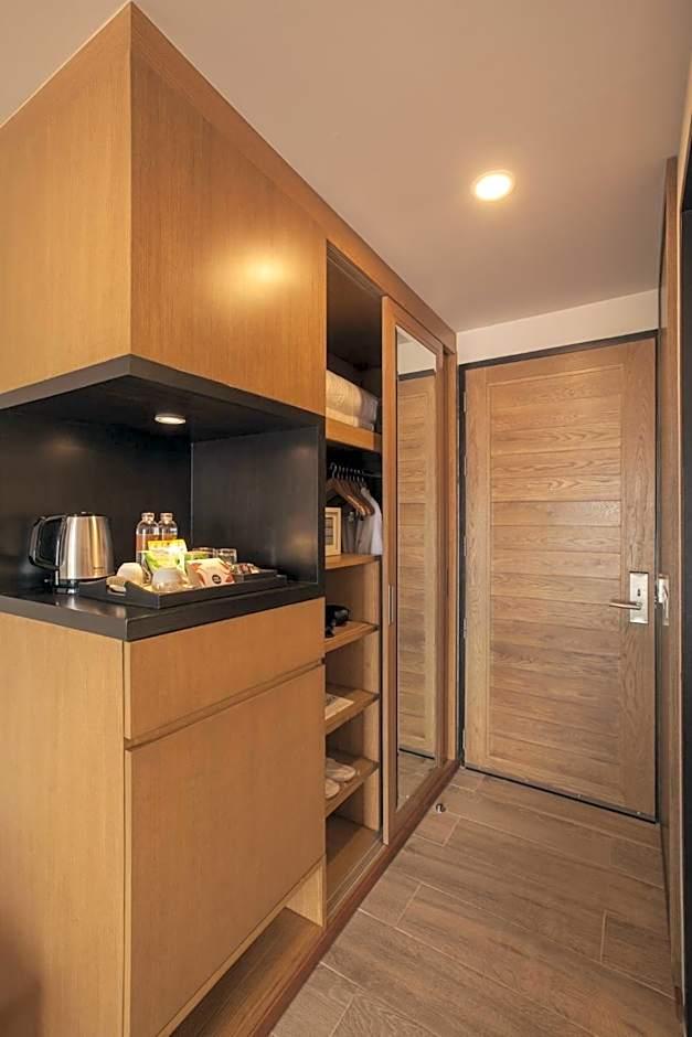 Grand Deluxe King with Balcony