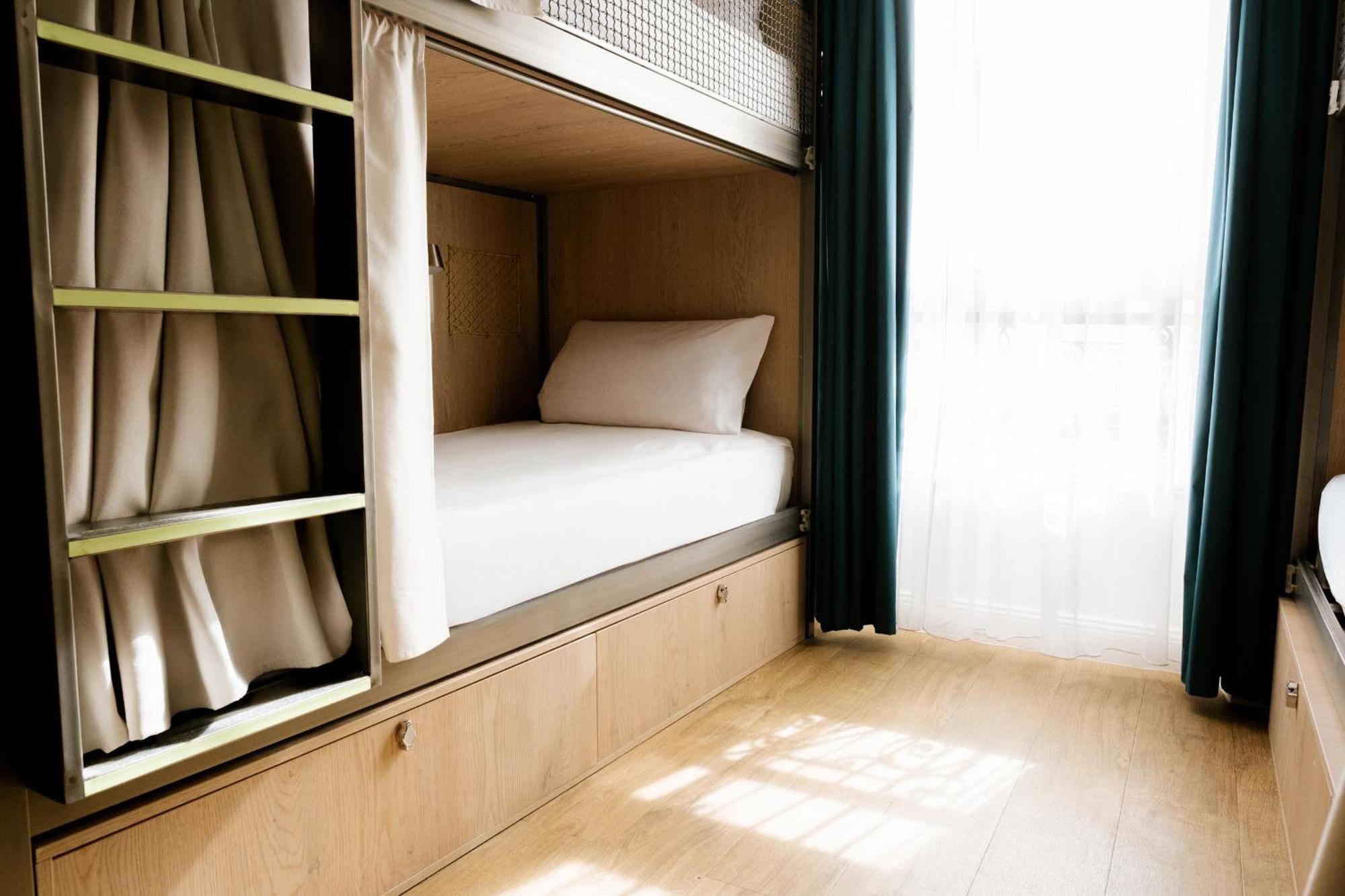 Bed 4-Bed Mixed Dormitory Room