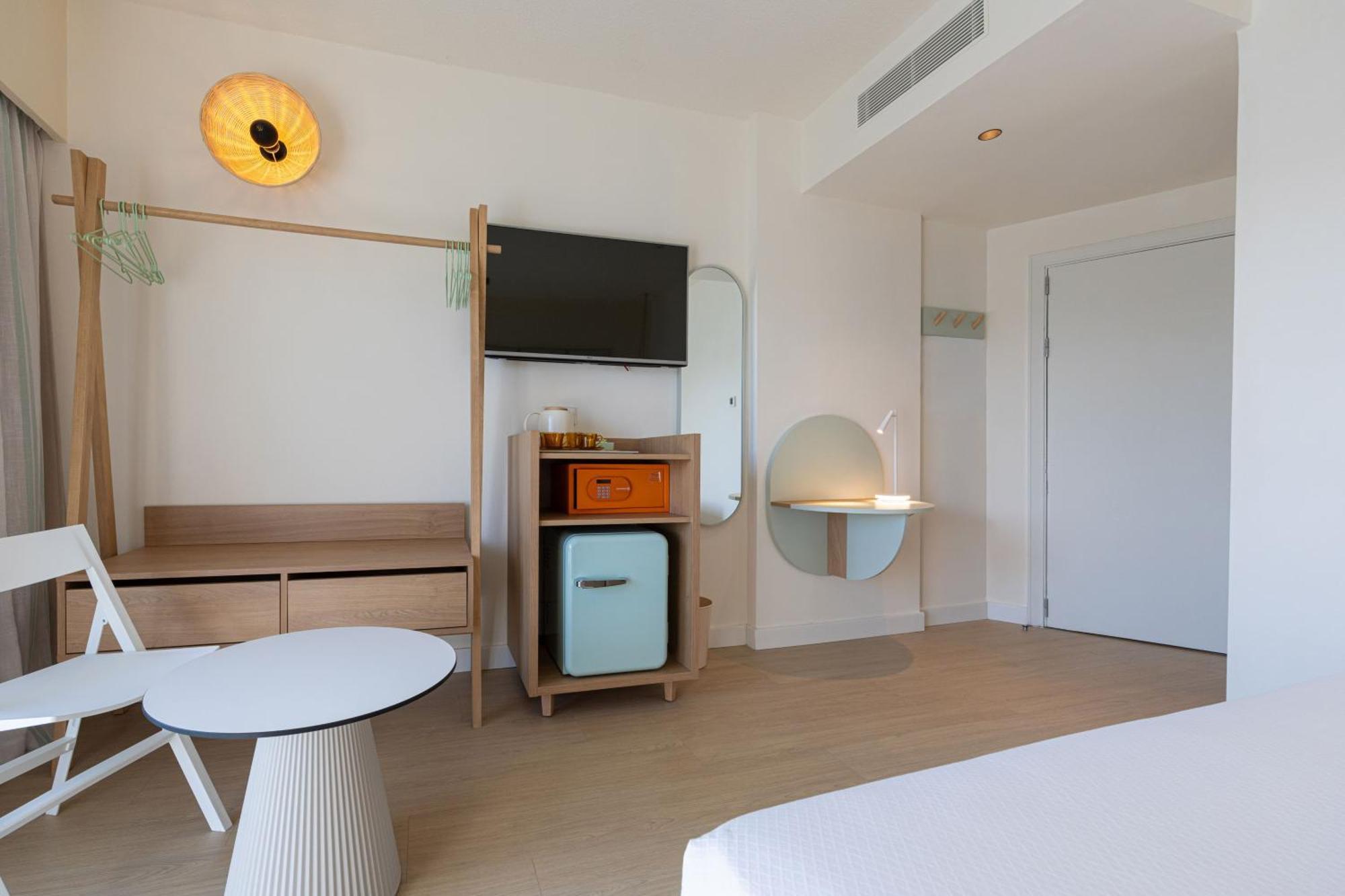 Superior Room Lateral Sea View