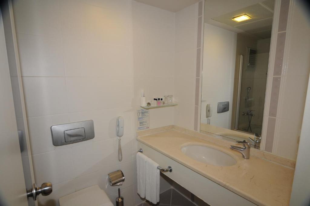 Standard Double or Twin Room with Side Sea View