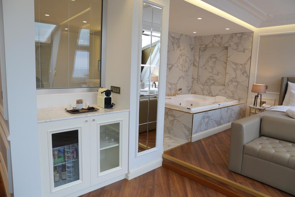 King Suite with Sea View