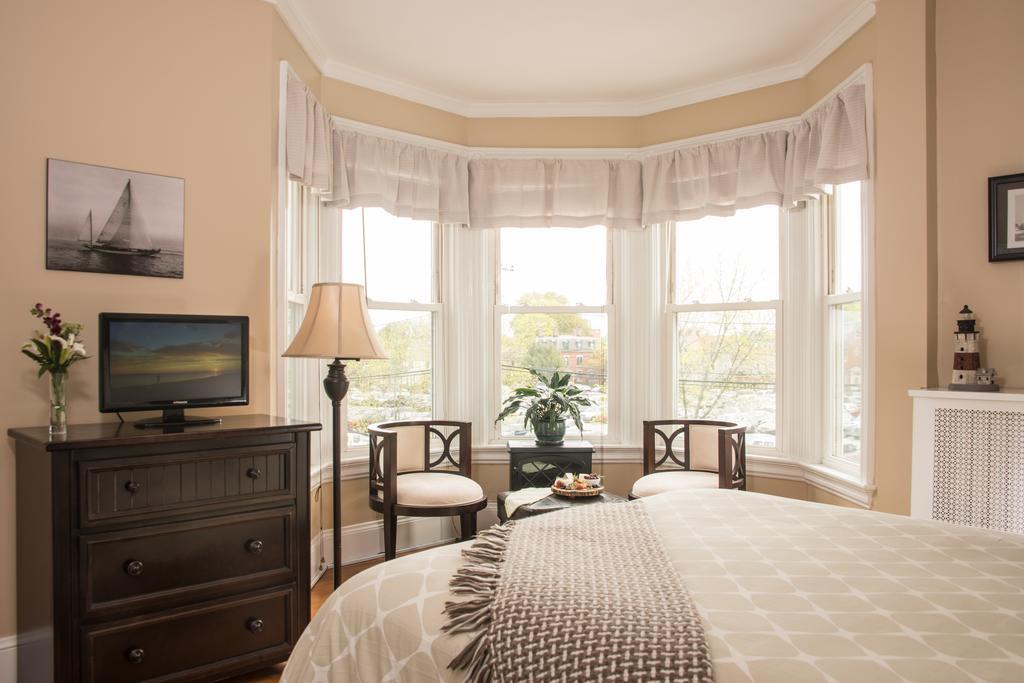 Standard Queen Room (The Abbott)
