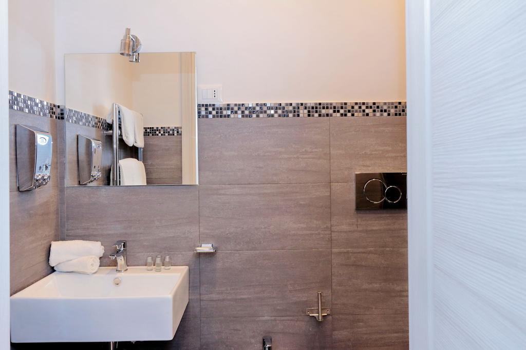 Deluxe Triple Room with Private Bathroom