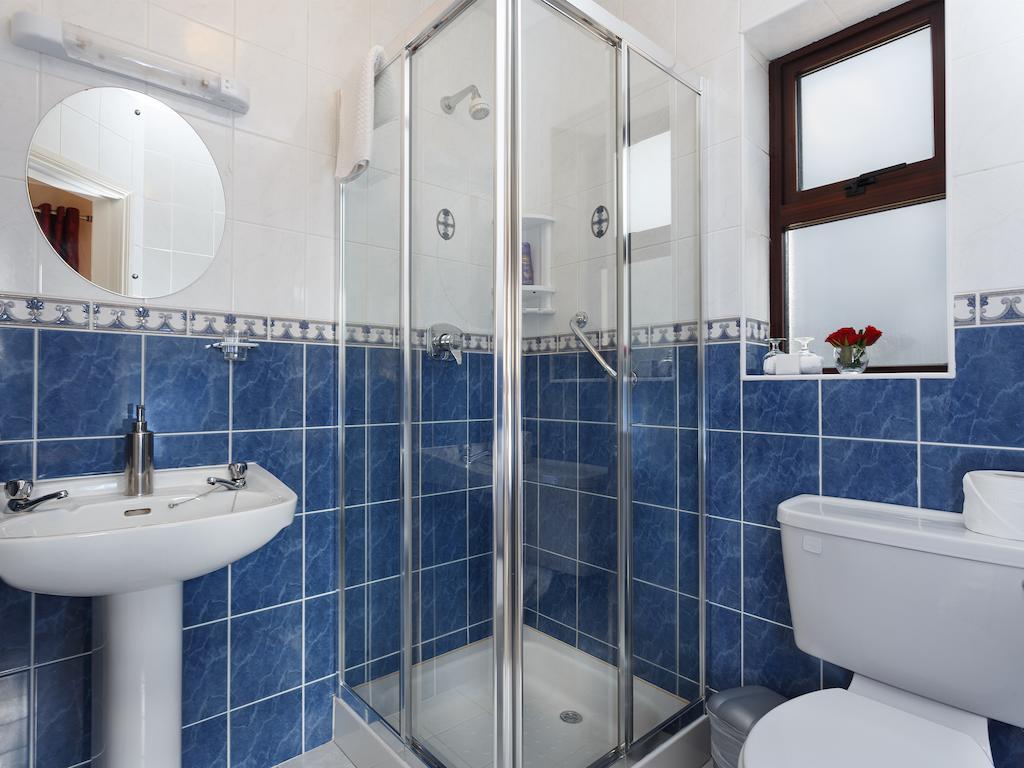 Triple Room with 1 Double bed and 1 Single Bed