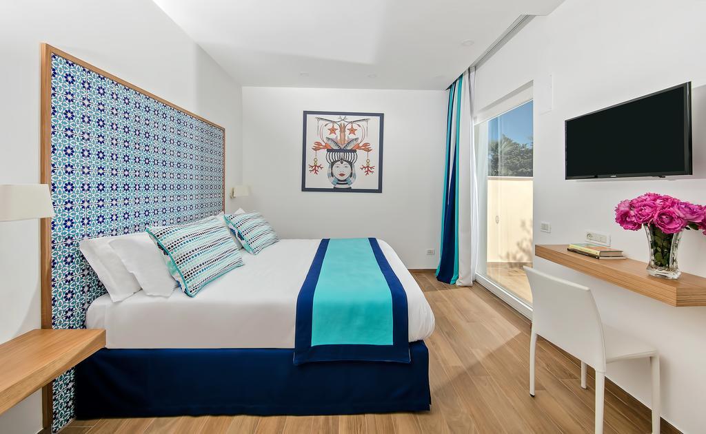 Deluxe Double or Twin Room with Sea View