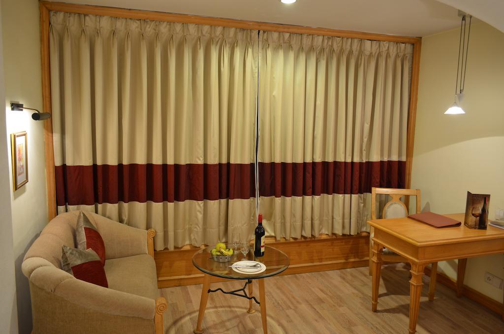 Deluxe Room with Two Single Beds
