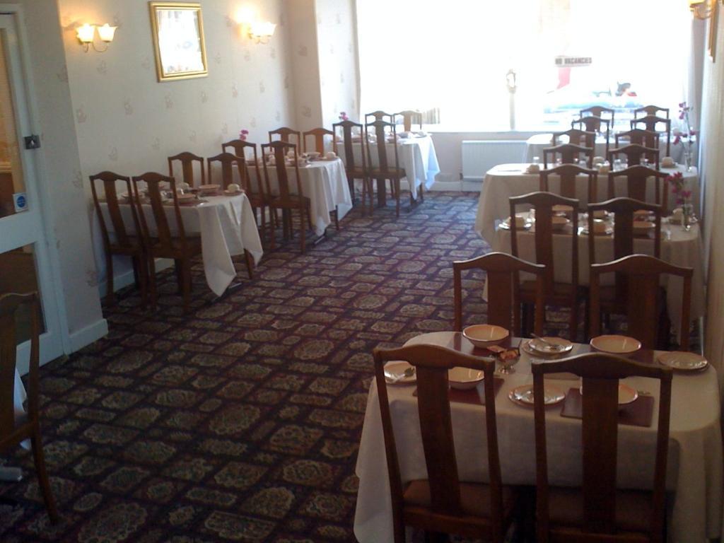 Large Deluxe Family Suite (5 People),709410103:JPEG