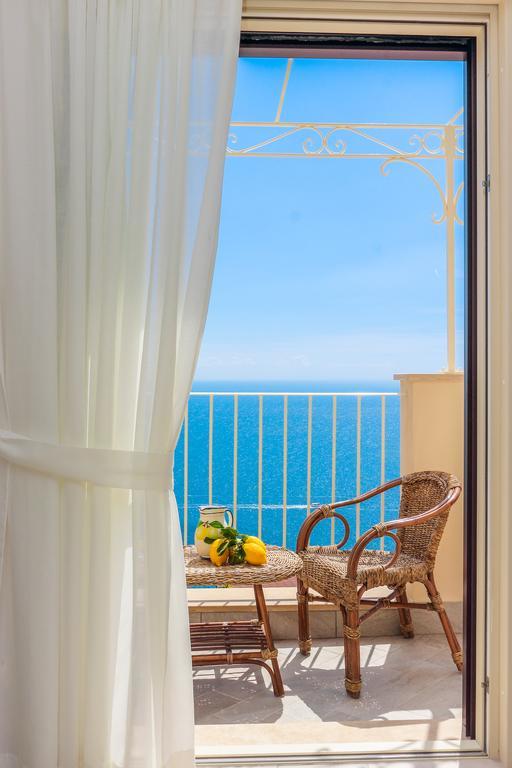 Junior Suite Deluxe with Terrace and Sea View