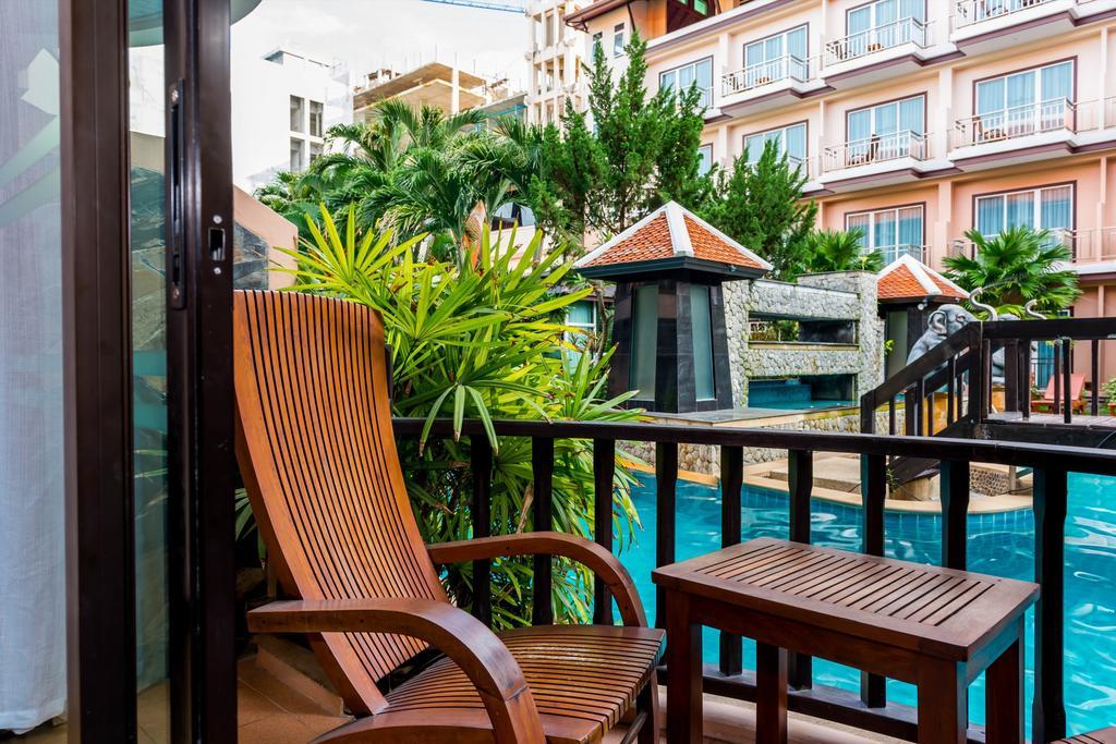 Grand Deluxe Double or Twin Room with Pool Access