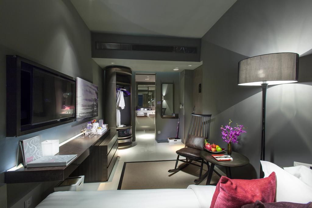 Business Queen Room