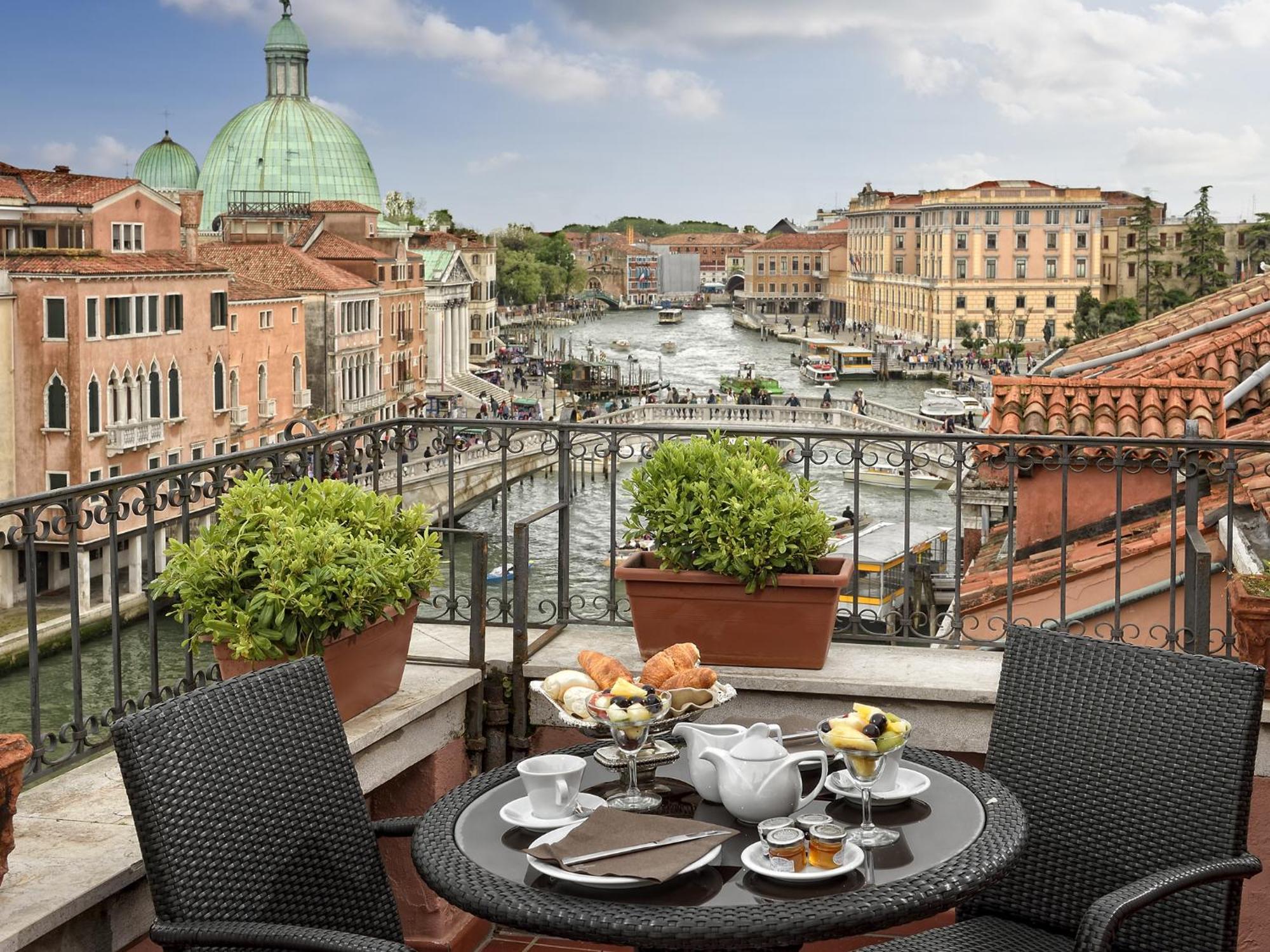 Superior Double Room Canal View