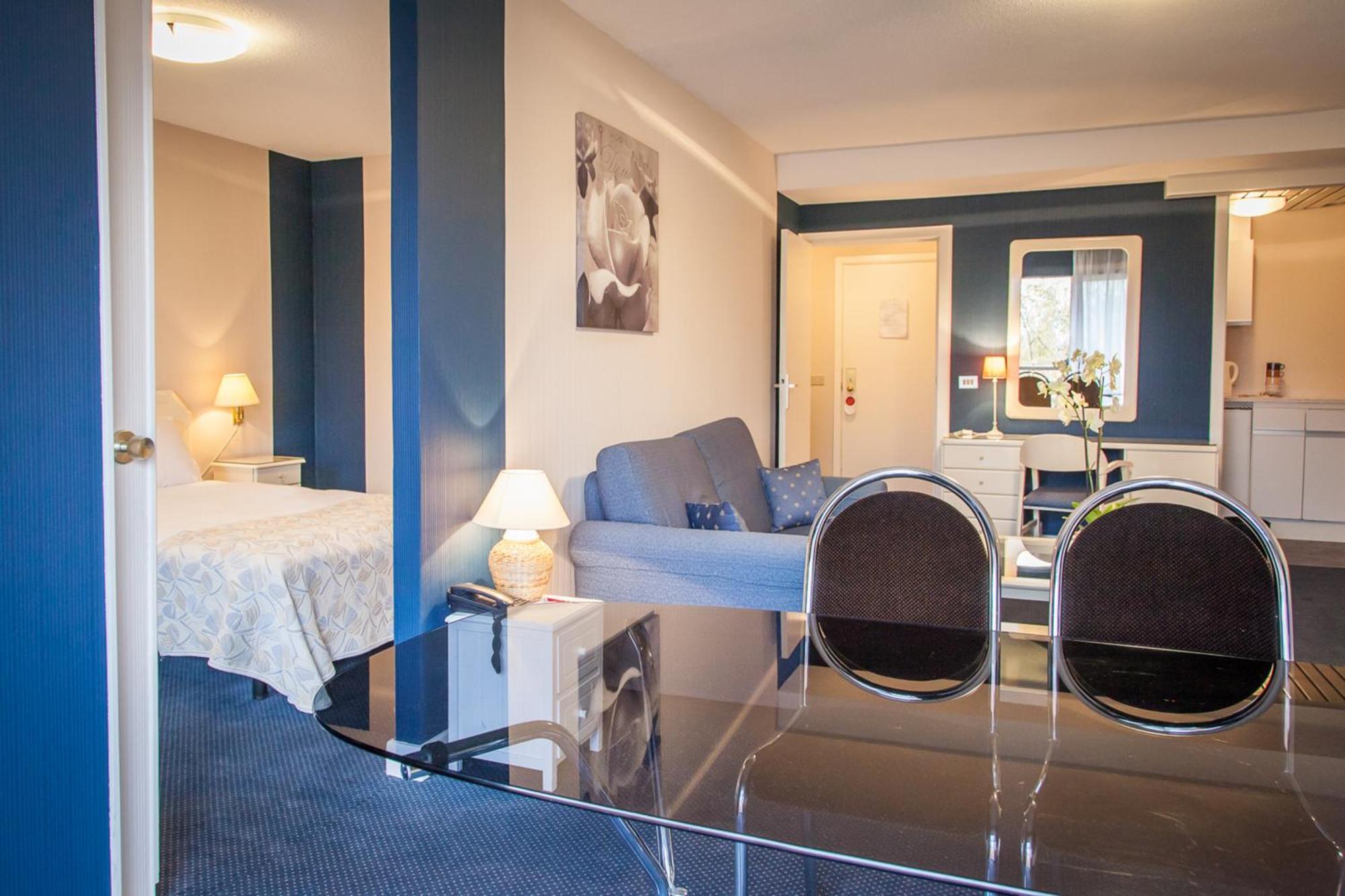 Family Room (2 Adults + 2 Children)