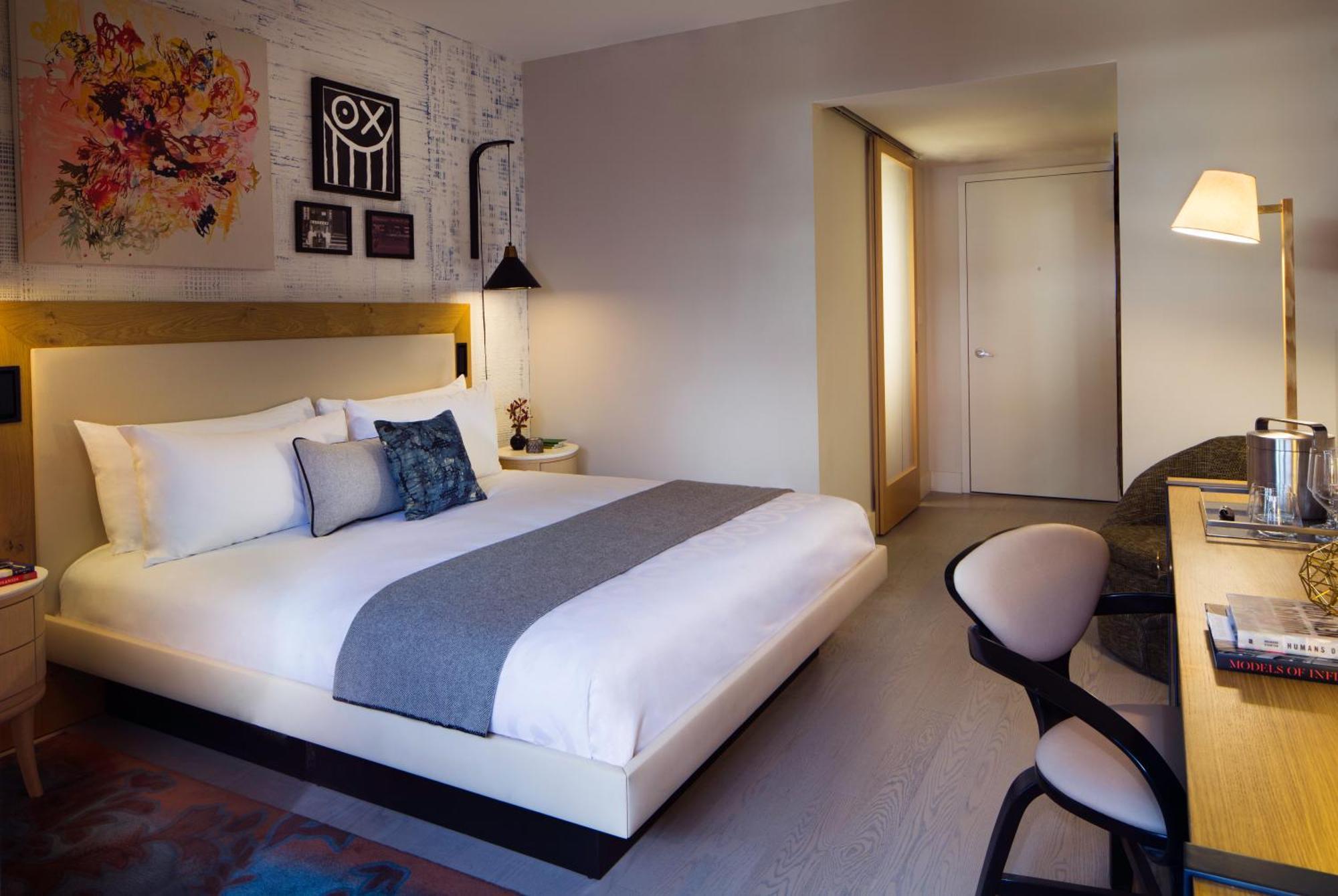 King Room with City View and Accessible Shower - Disability Access