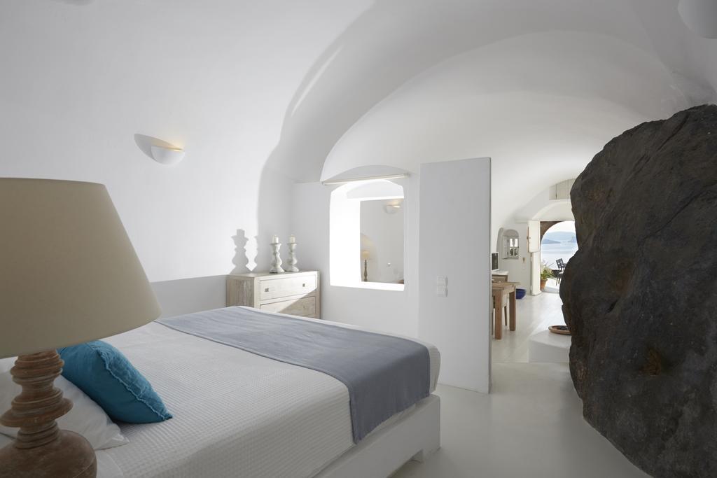 Elegant Suite with Caldera View