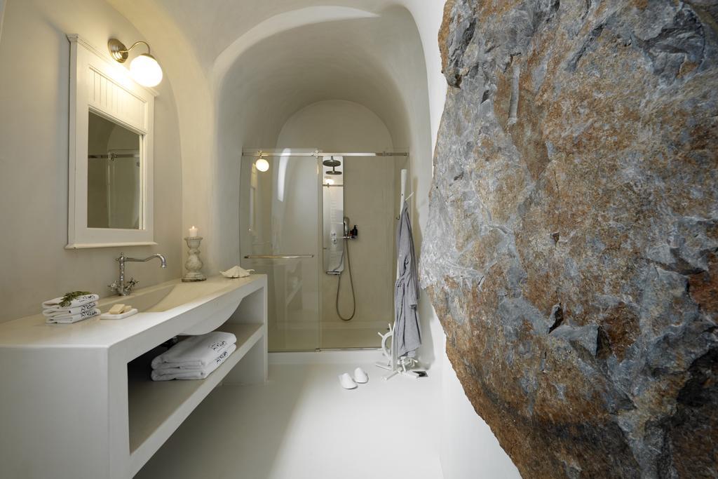 Deluxe Suite with Hot Tub and Caldera View