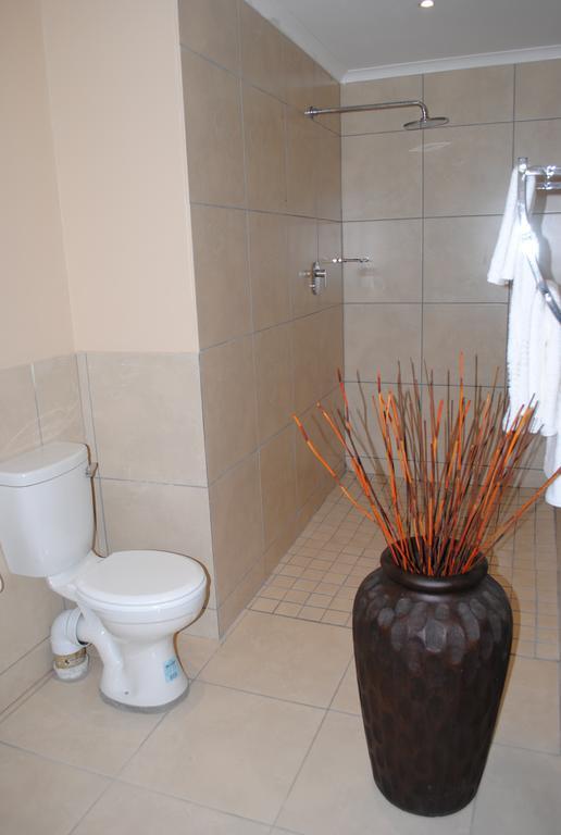 Deluxe Queen Suite