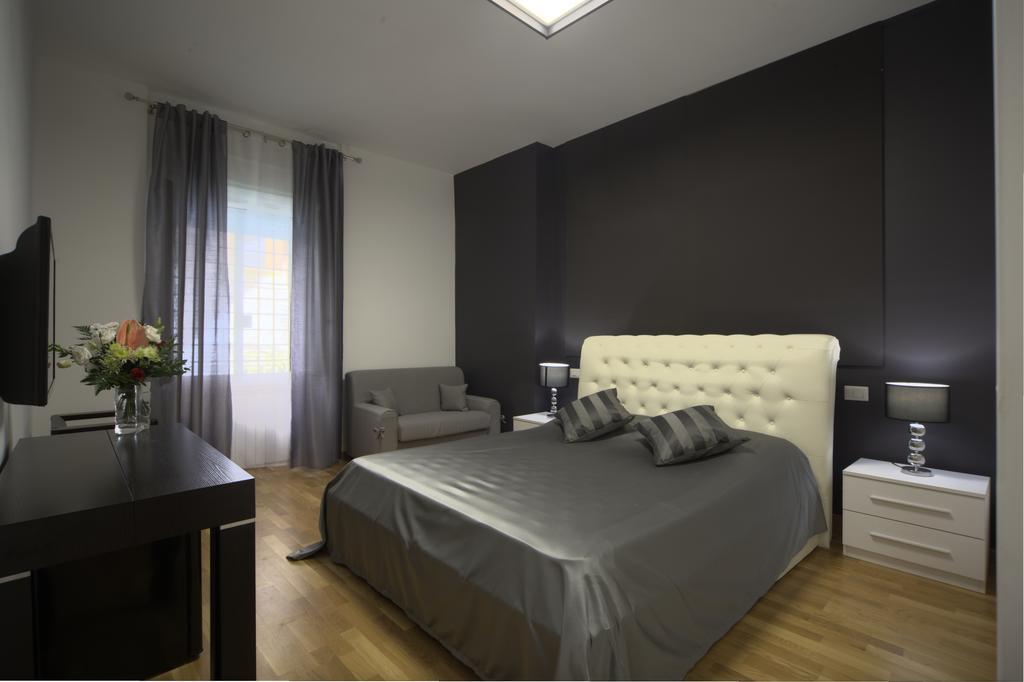 Deluxe Double Room with Shower
