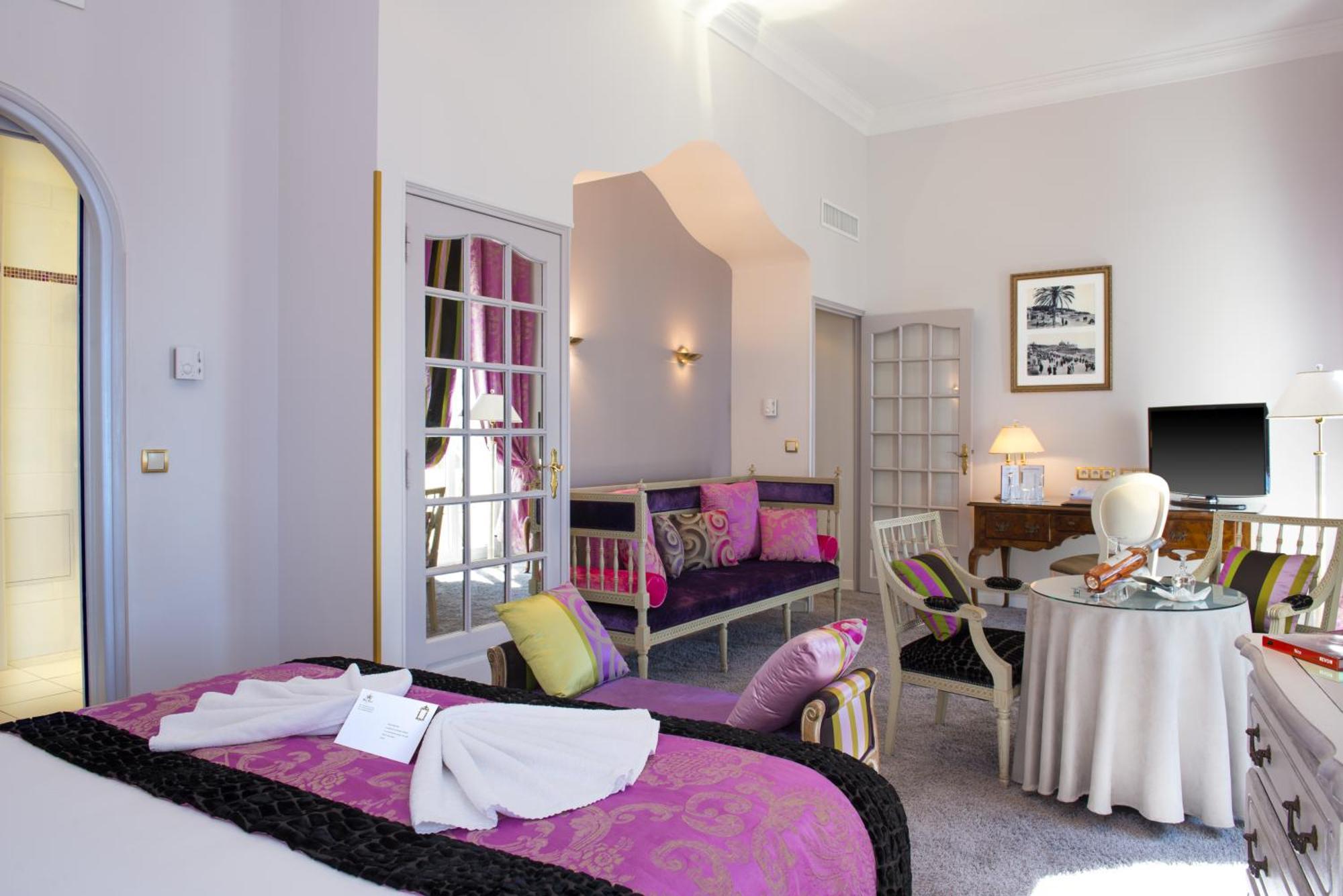 Junior Suite with Sea View and Beach Package