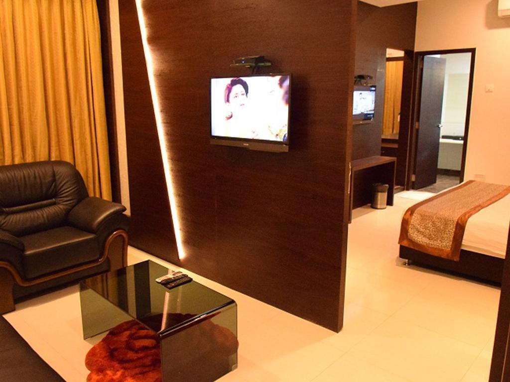 Sai Bliss Suite (Suite Room) Complimentary Shuttle Pick Up & Drop To Sai Baba Temple (Gate-3)