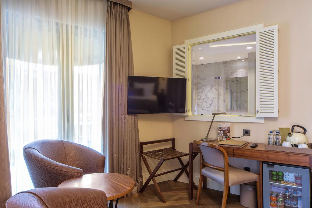 Deluxe Junior Suite with Hot Tub and Private Terrace